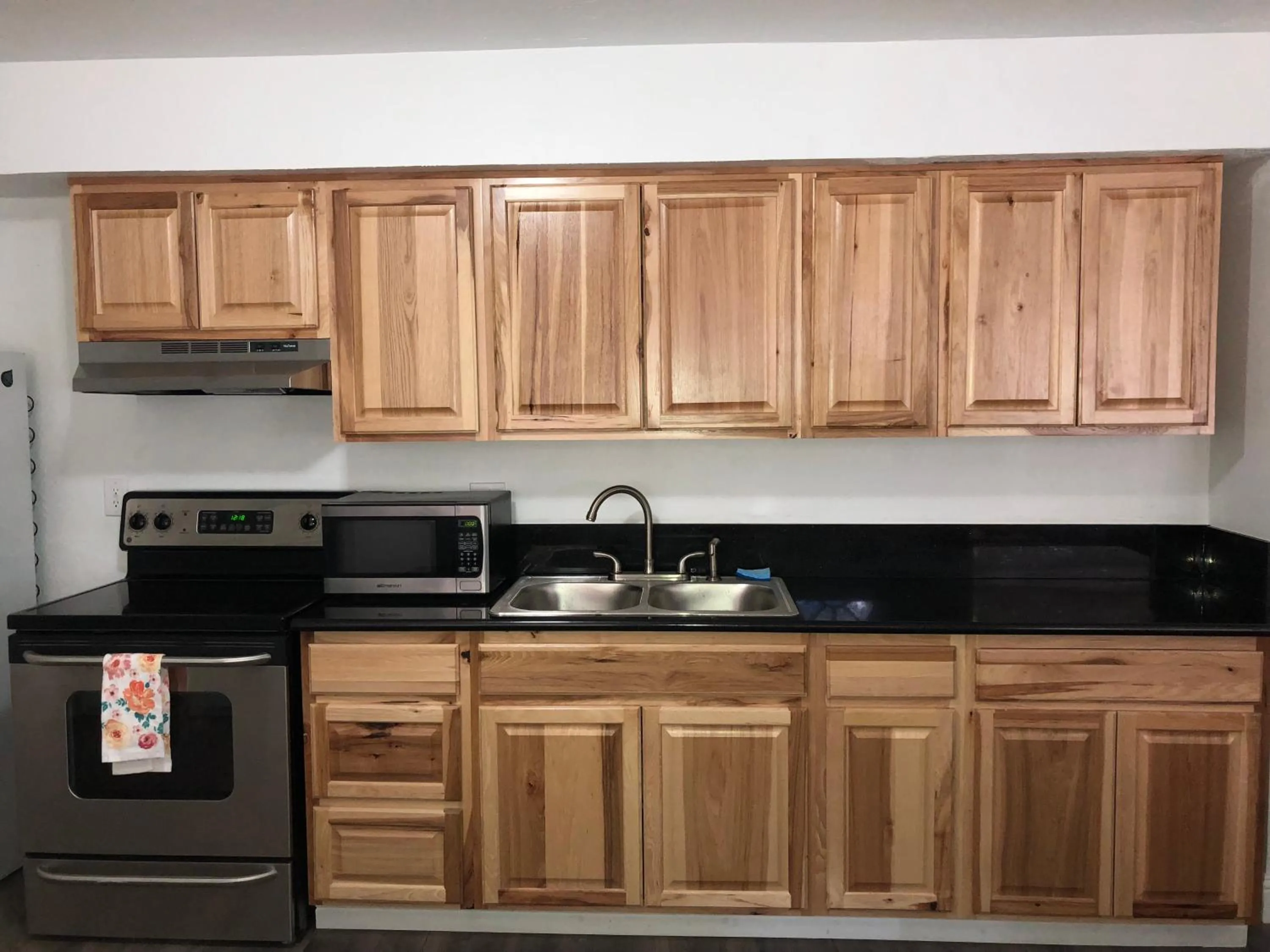 Kitchen or kitchenette in Cedar Inn & Suites