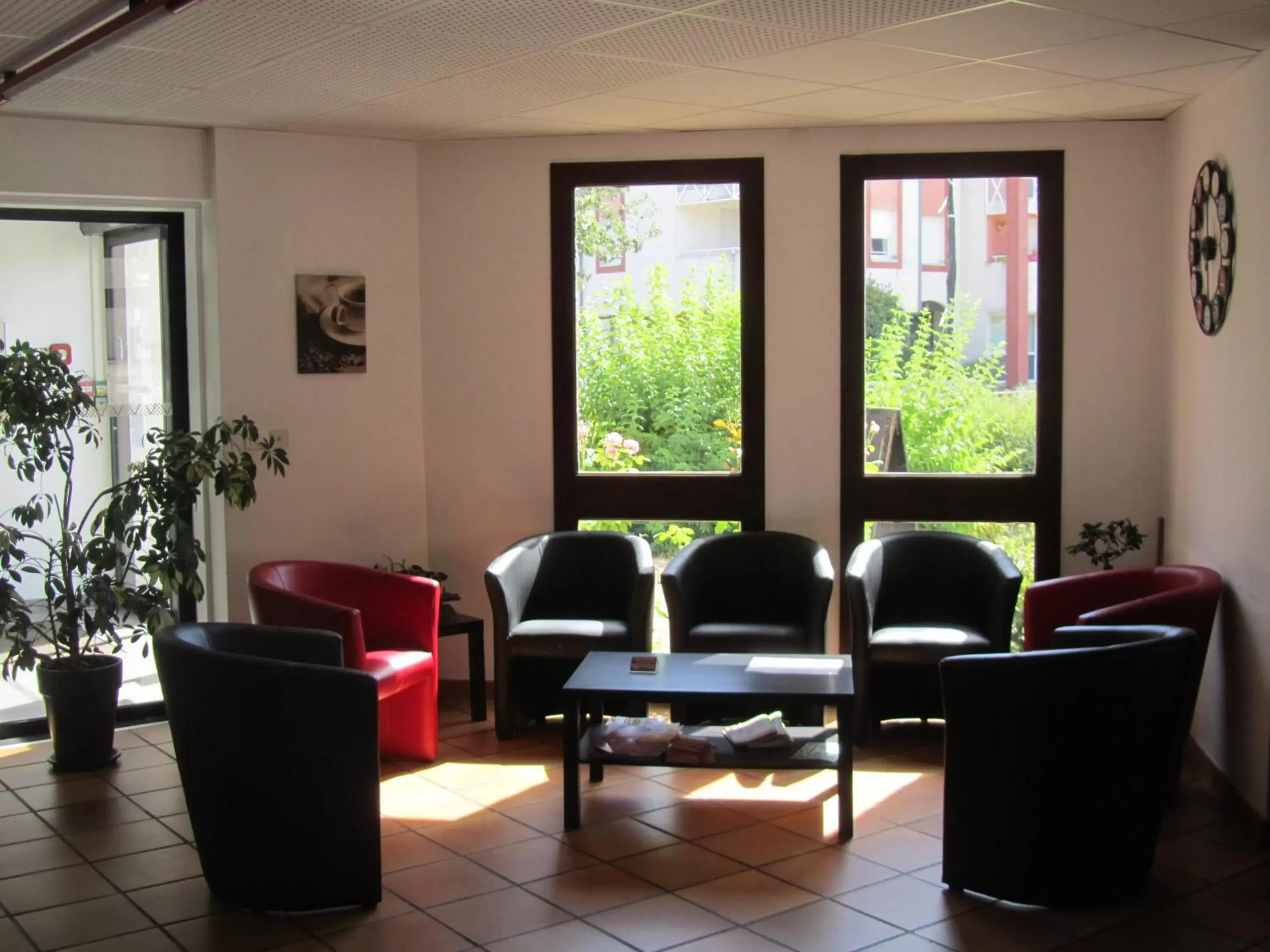 Lobby or reception, Seating Area in Hôtel - Restaurant Le Saint Joseph
