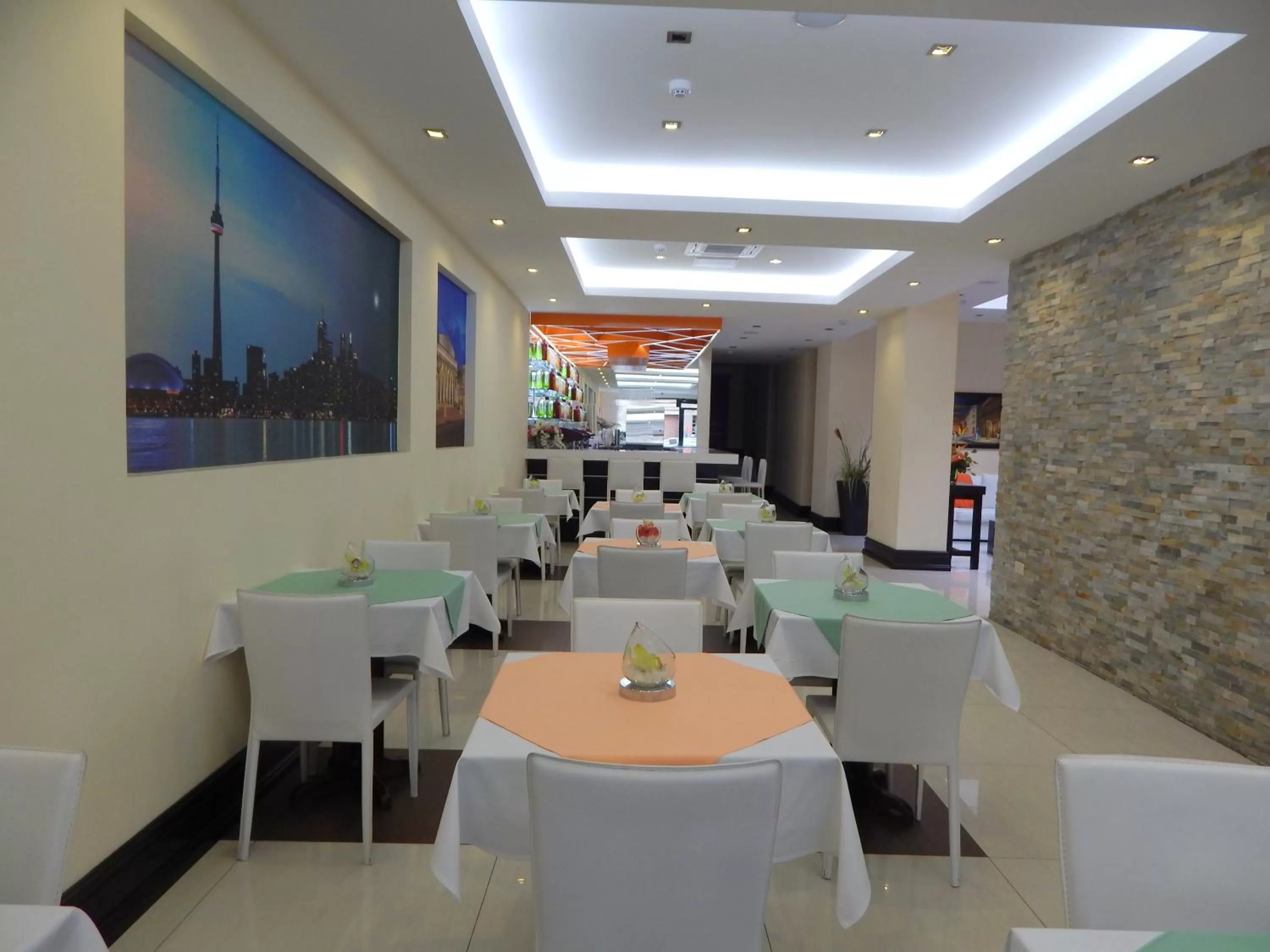 Restaurant/places to eat in Puerto Mercado Hotel