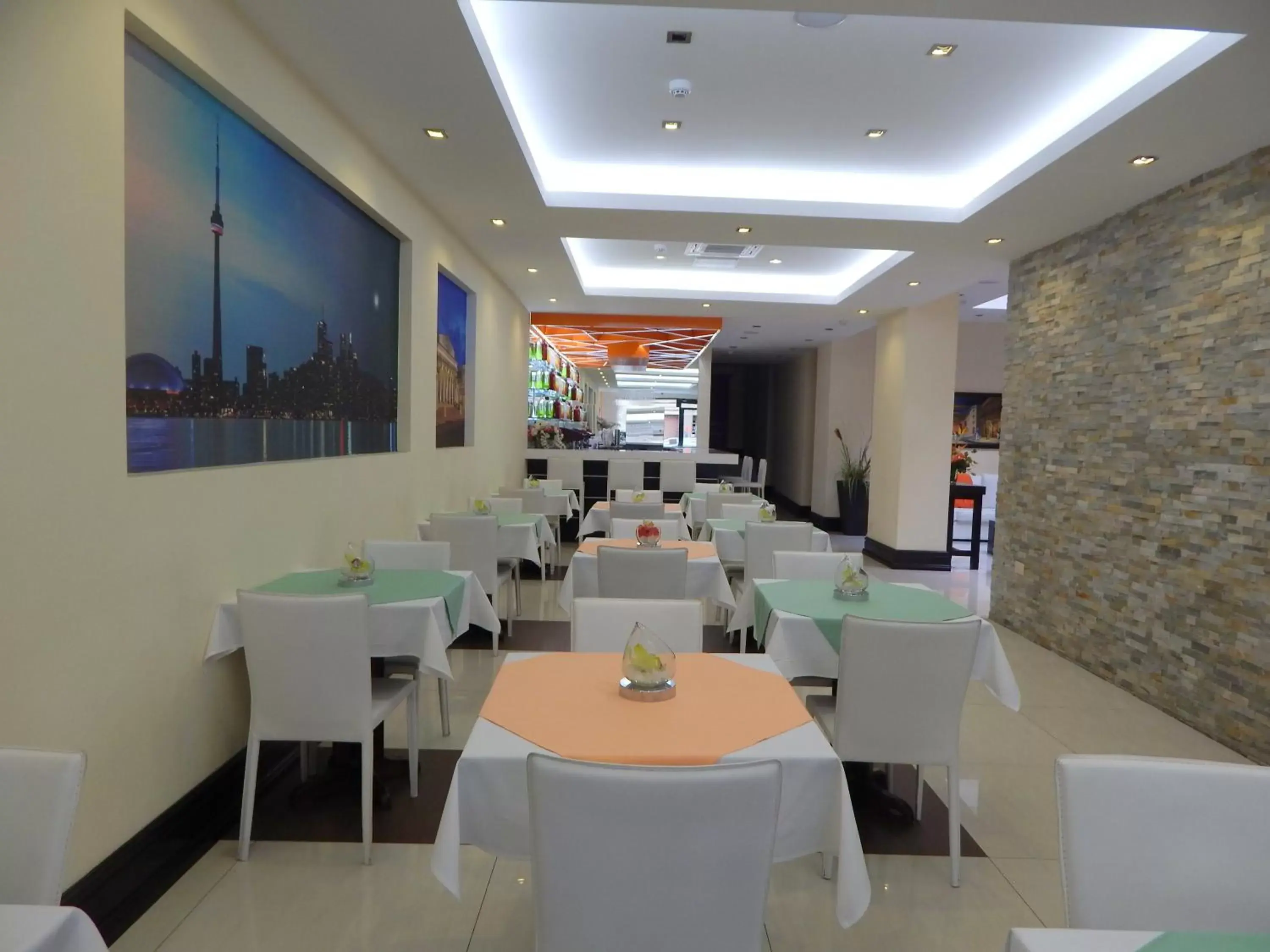 Restaurant/places to eat in Puerto Mercado Hotel Restaurant/places to eat in Puerto Mercado Hotel