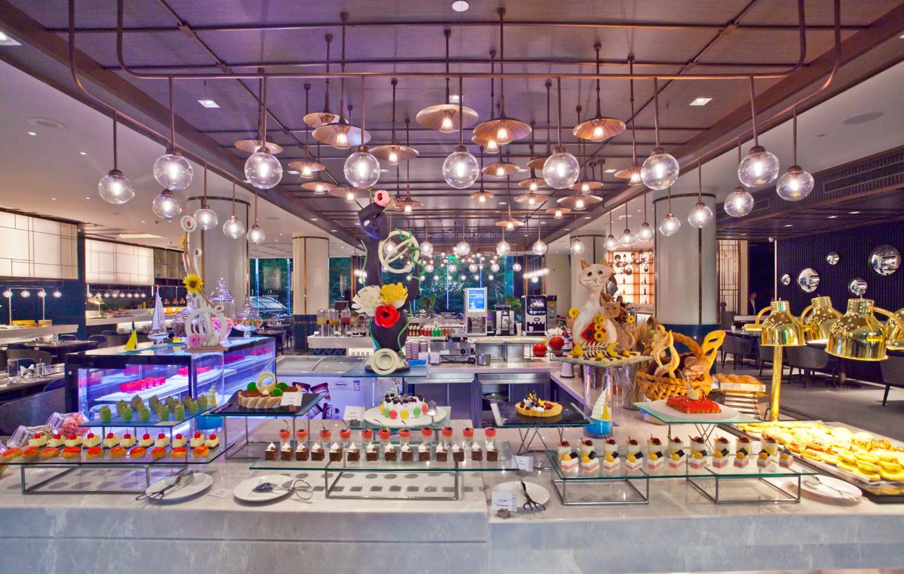 Food in Wyndham Qingdao l Free Fixed-Time Shuttle Service Between Hotel and Airport & North Railway Station l Outdoor Children's Amusement Park l 1-Hour Play Snooker or Table Tennis