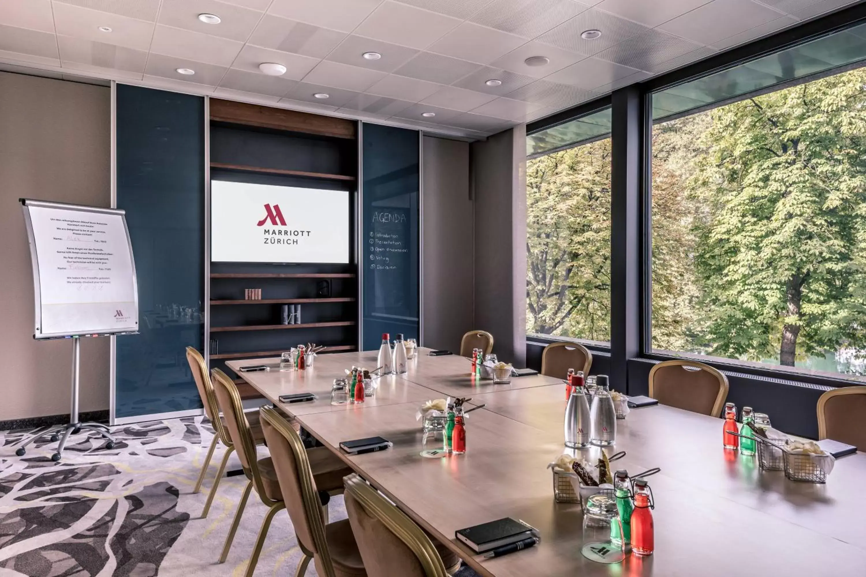 Meeting/conference room, Restaurant/Places to Eat in Zurich Marriott Hotel