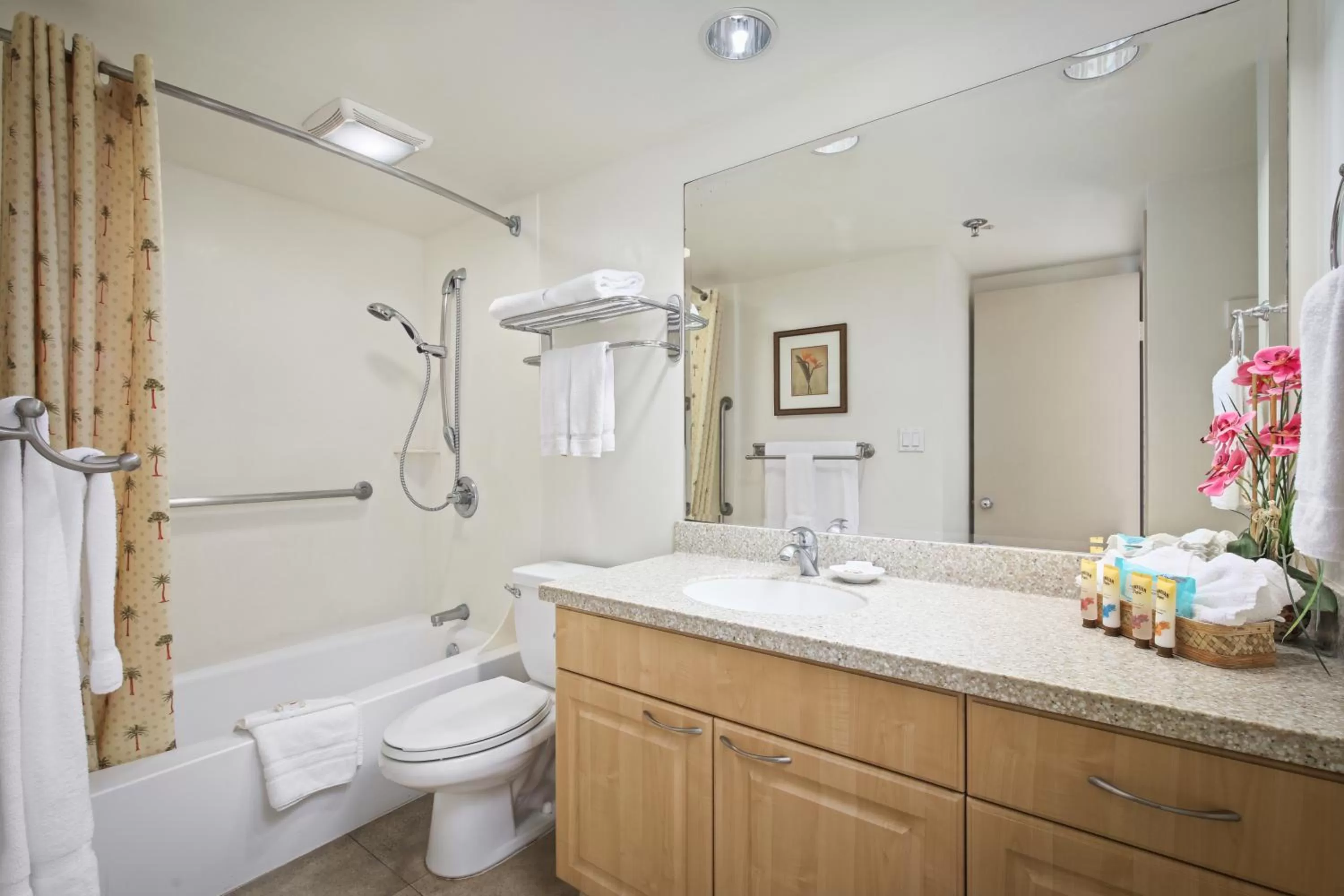 Shower in Aston Waikiki Sunset