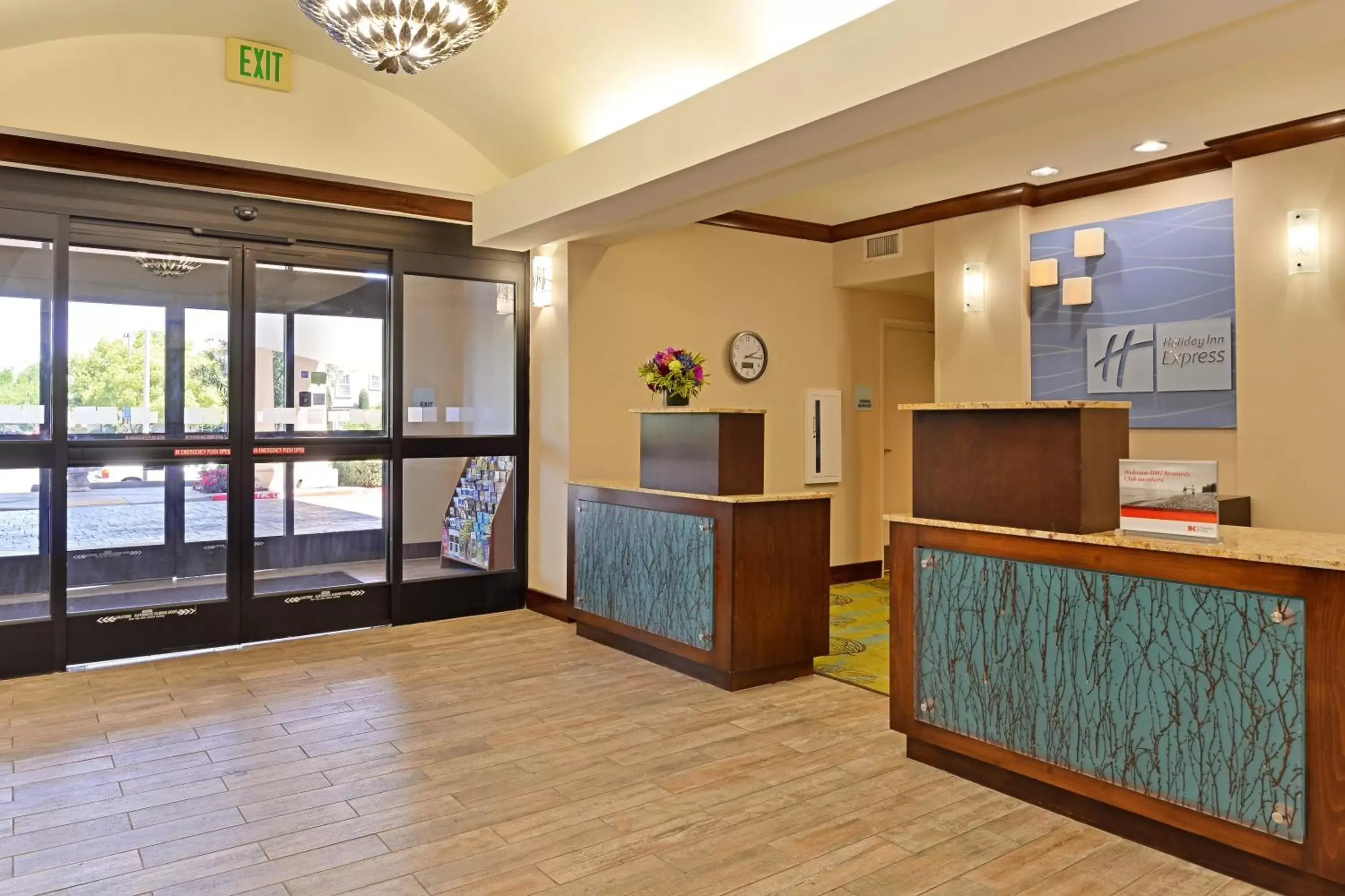 Property building, Lobby/Reception in Holiday Inn Express Fresno River Park Highway 41, an IHG Hotel