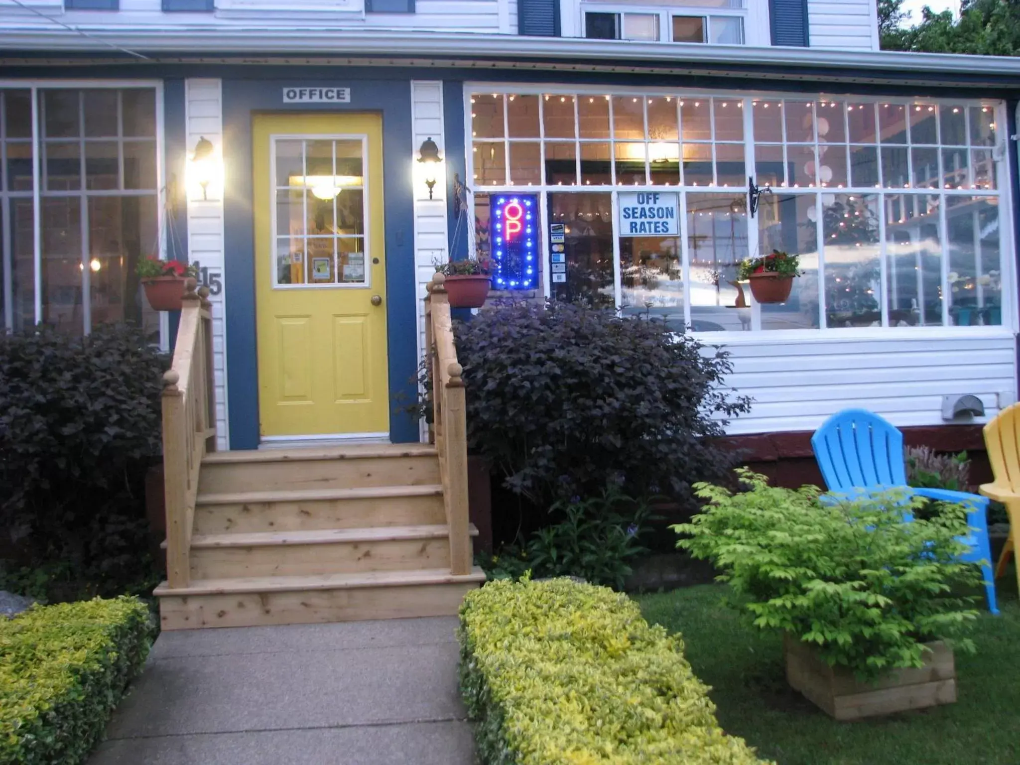 Facade/entrance in Bayside Inn