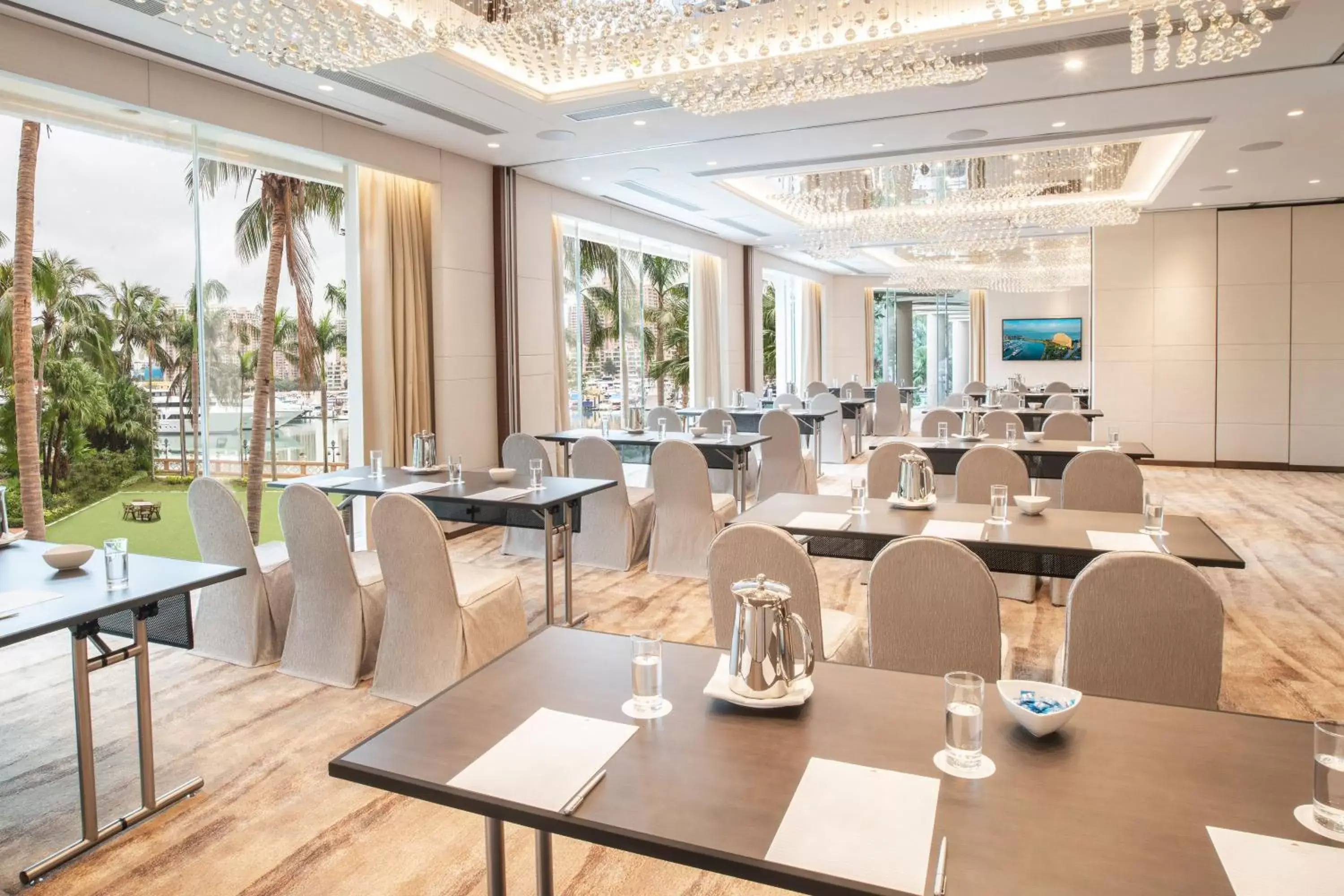 Business facilities, Restaurant/Places to Eat in Hong Kong Gold Coast Hotel