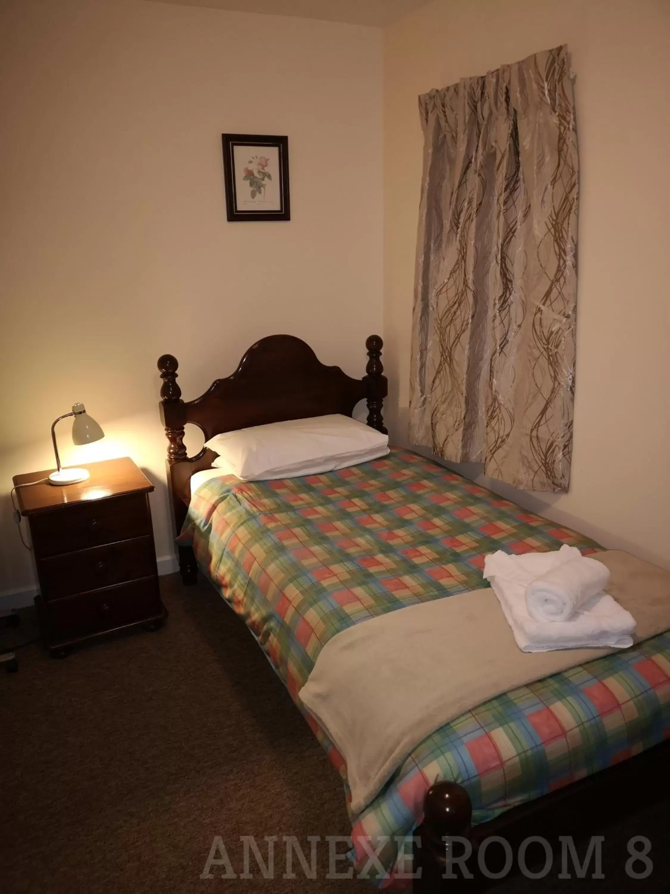 Bathroom, Bed in Westgate Hotel