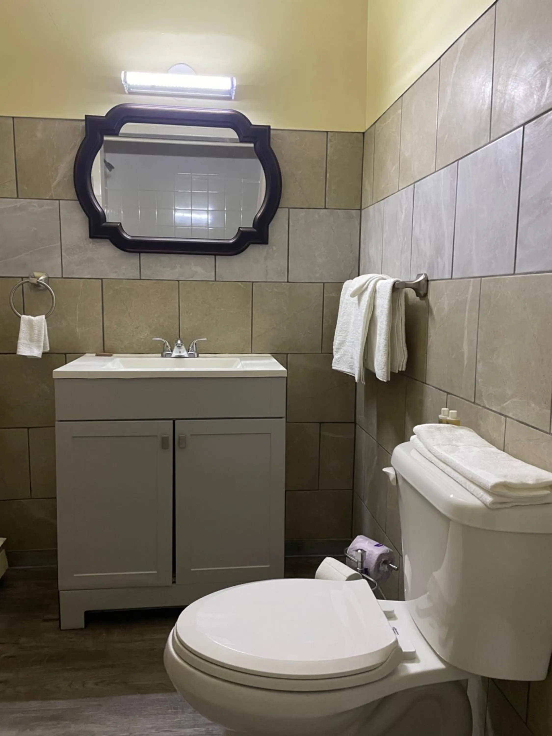 Scottish Inn Near the Falls and Casino