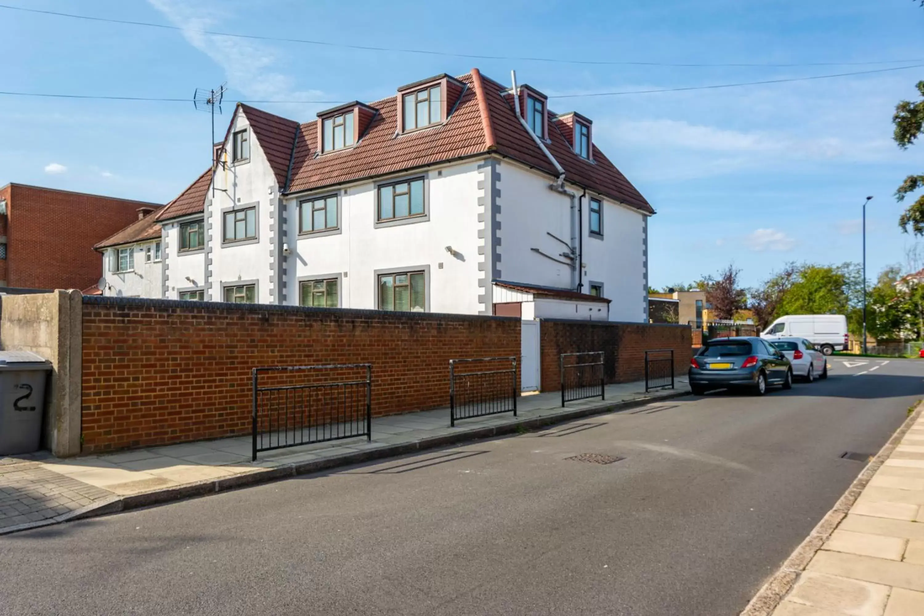 Street view, Property Building in The Brent Hotel - London - Wembley and Harrow