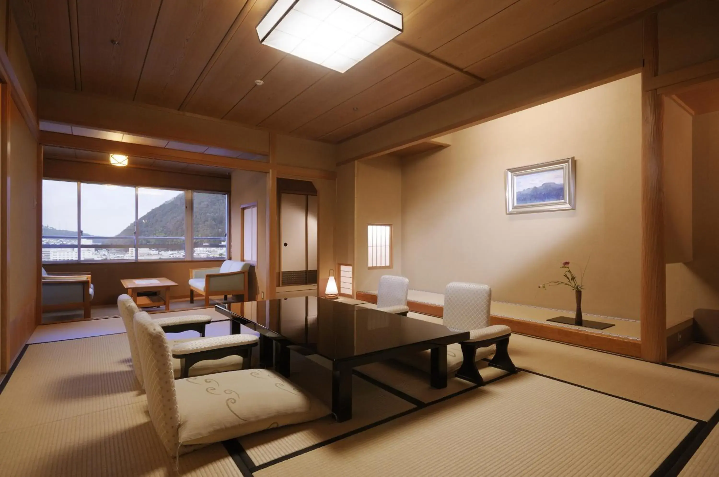 Photo of the whole room, Seating Area in Gero Onsen Suimeikan