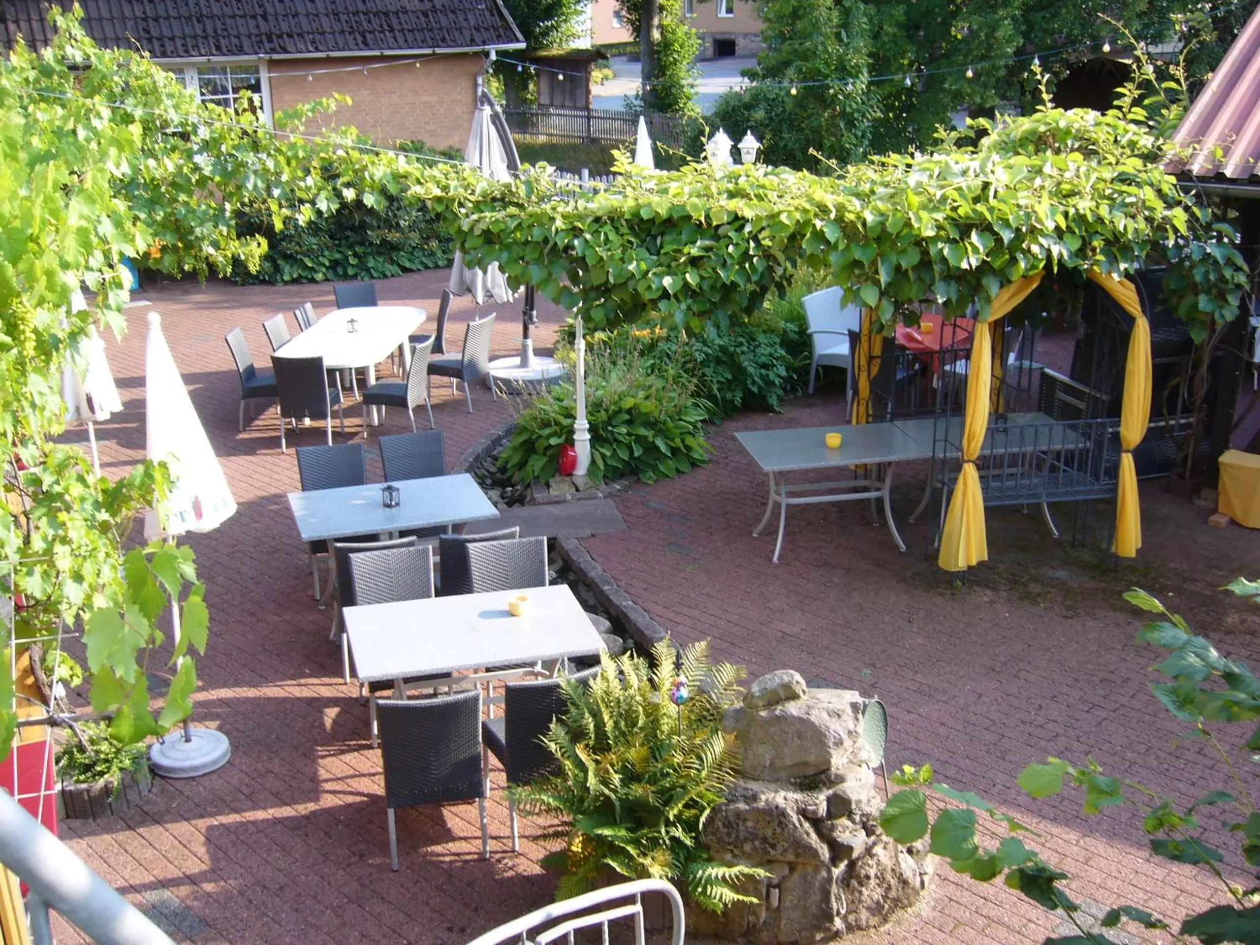 Patio in Pension Zur Harburg