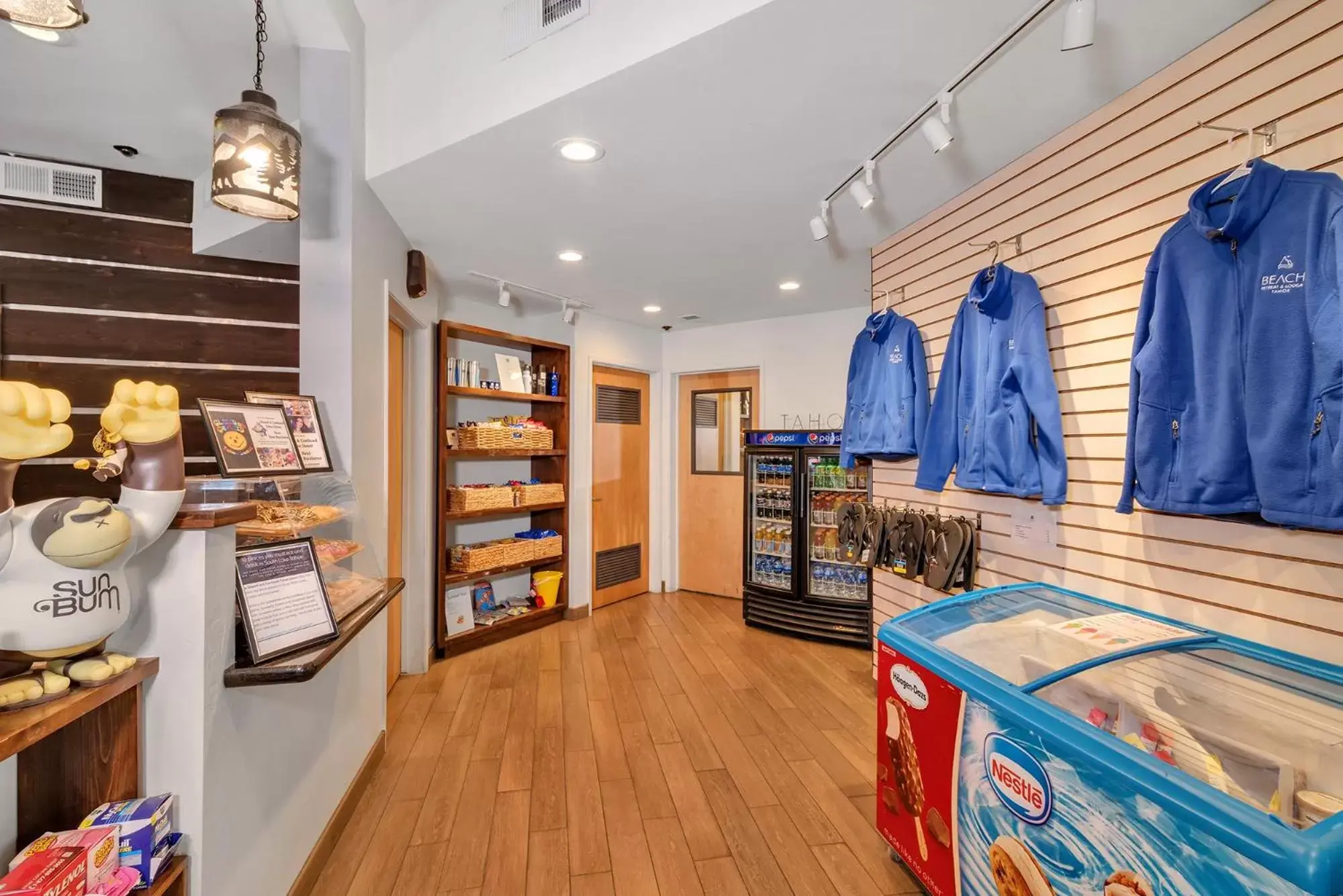 On-site shops, Supermarket/Shops in Beach Retreat & Lodge at Tahoe
