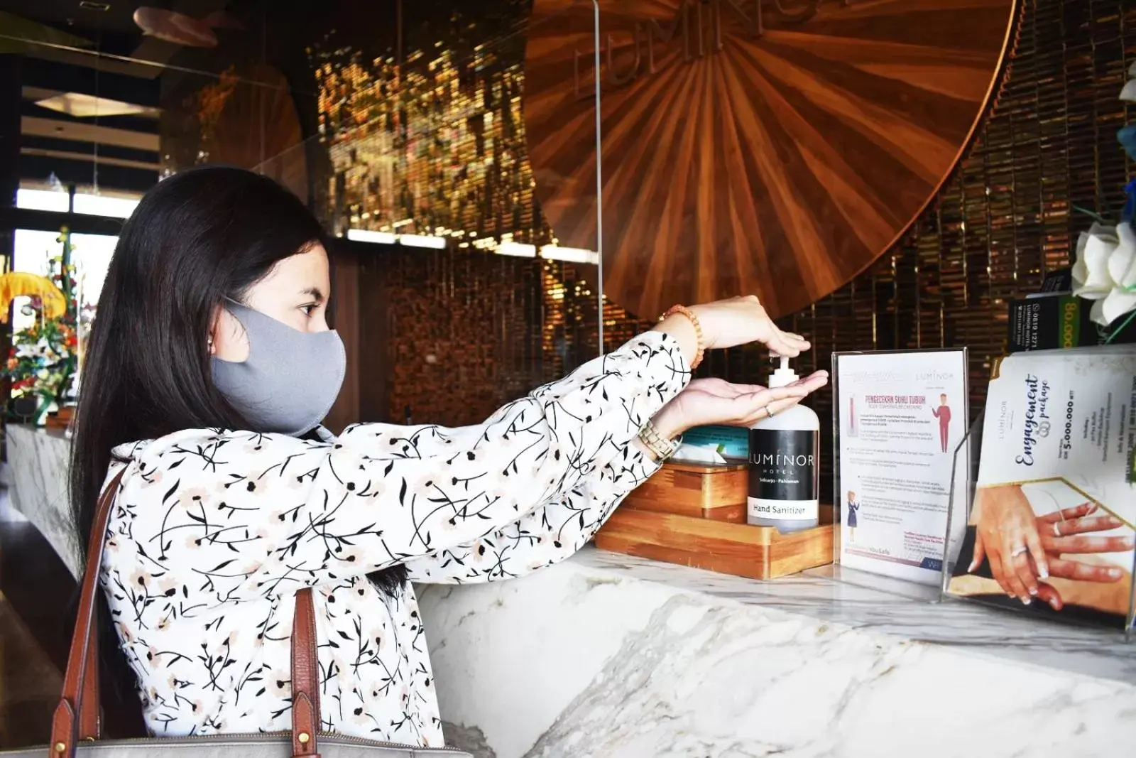 Lobby or reception in Luminor Hotel Airport Sidoarjo By WH , Best Choice and Strategic Location with a Rooftop area in Town Lobby or reception in Luminor Hotel Airport Sidoarjo By WH , Best Choice and Strategic Location with a Rooftop area in Town