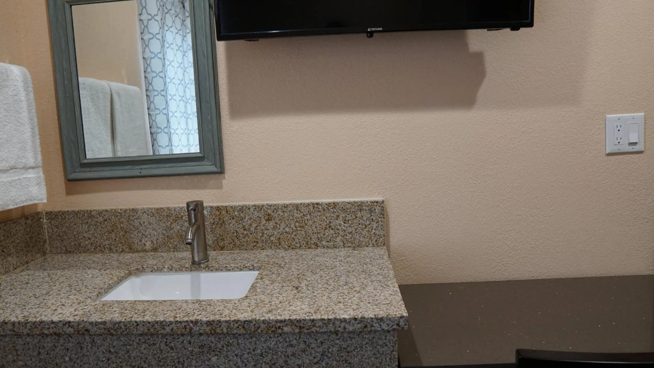 Holly Crest Hotel - Los Angeles, LAX Airport