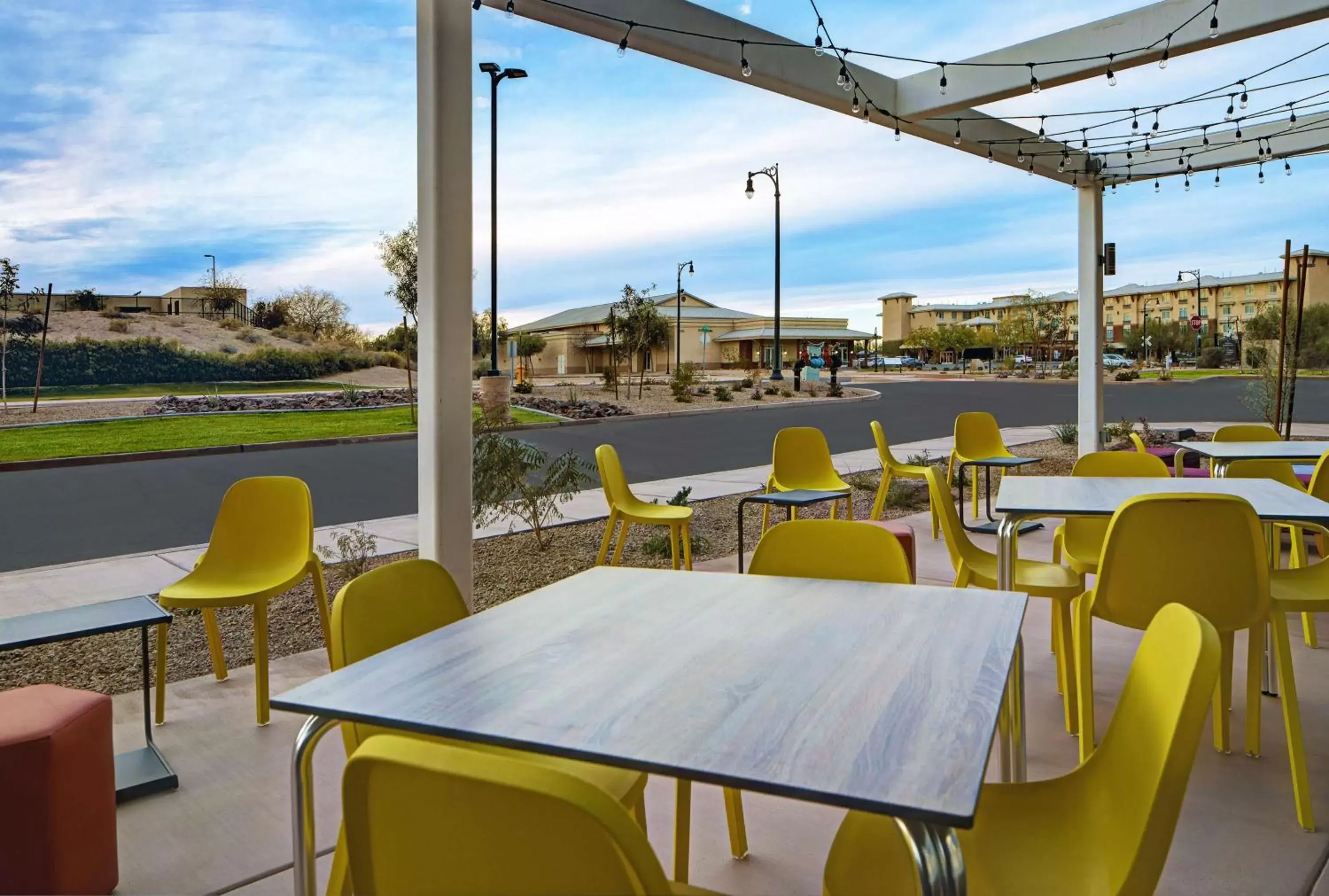 Property building, Restaurant/Places to Eat in Home2 Suites By Hilton Yuma Pivot Point