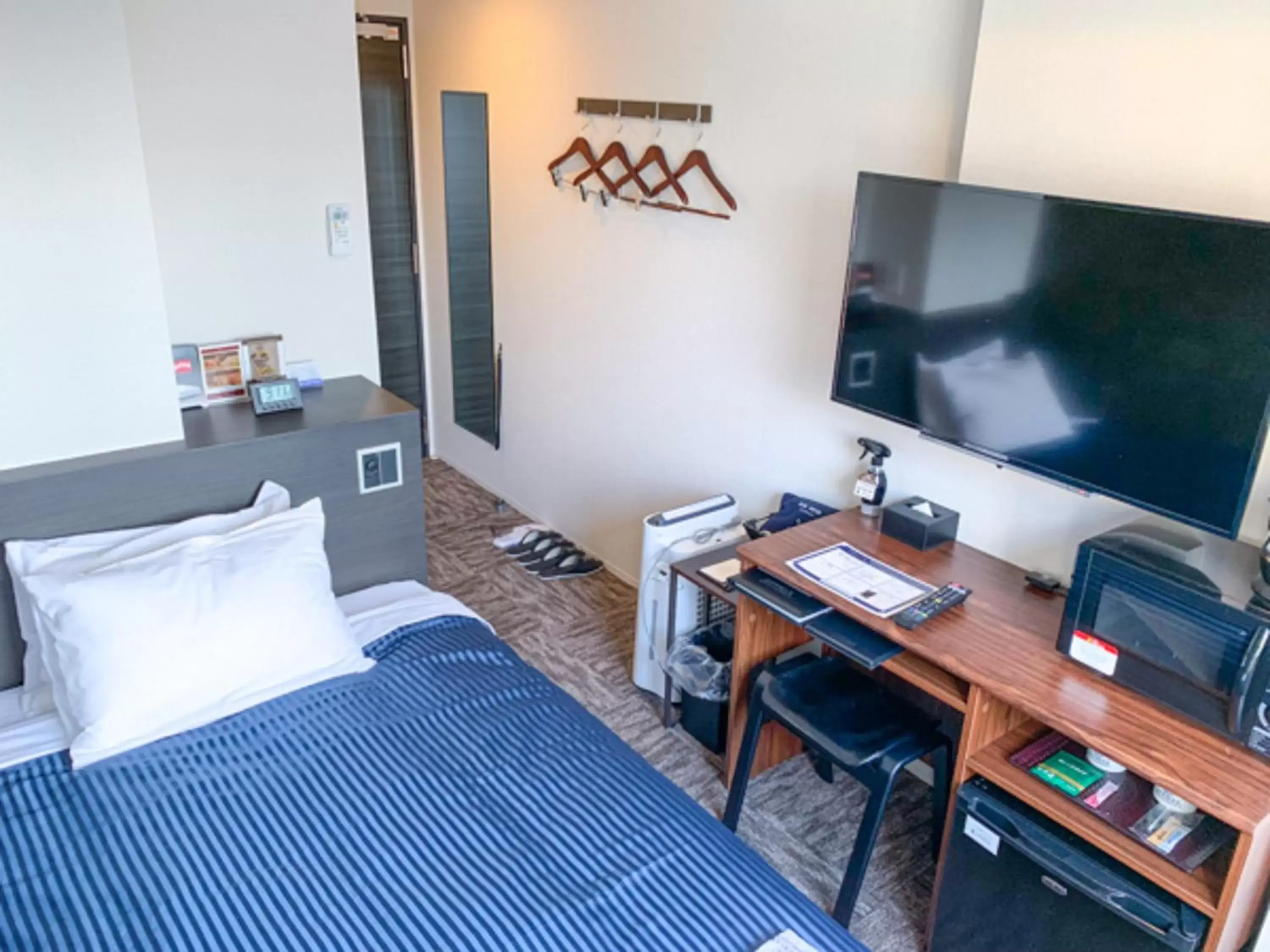 Bed in HOTEL LiVEMAX Shinjuku Kabukicho Bed in HOTEL LiVEMAX Shinjuku Kabukicho