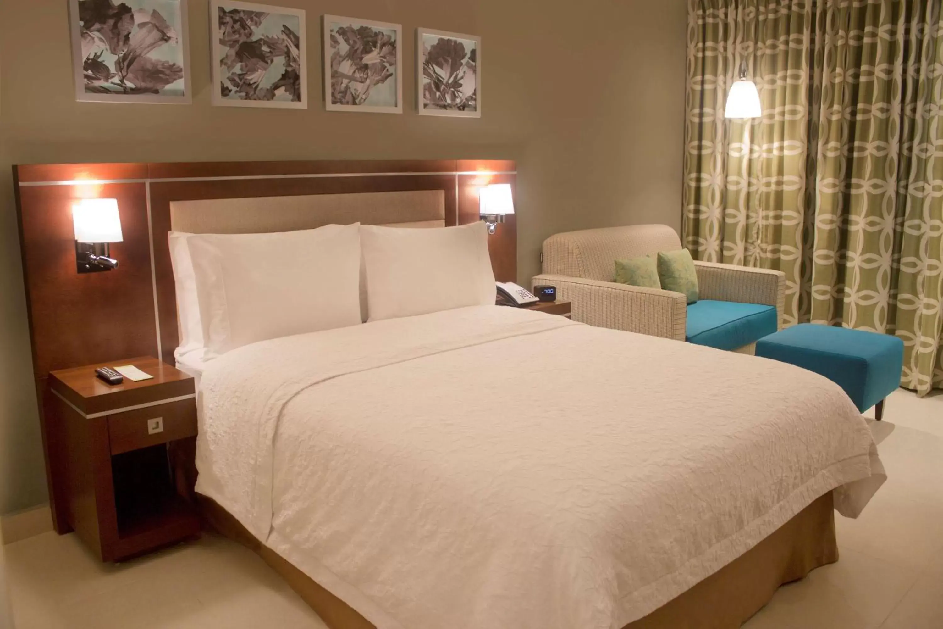 Bed in Hampton Inn by Hilton Merida
