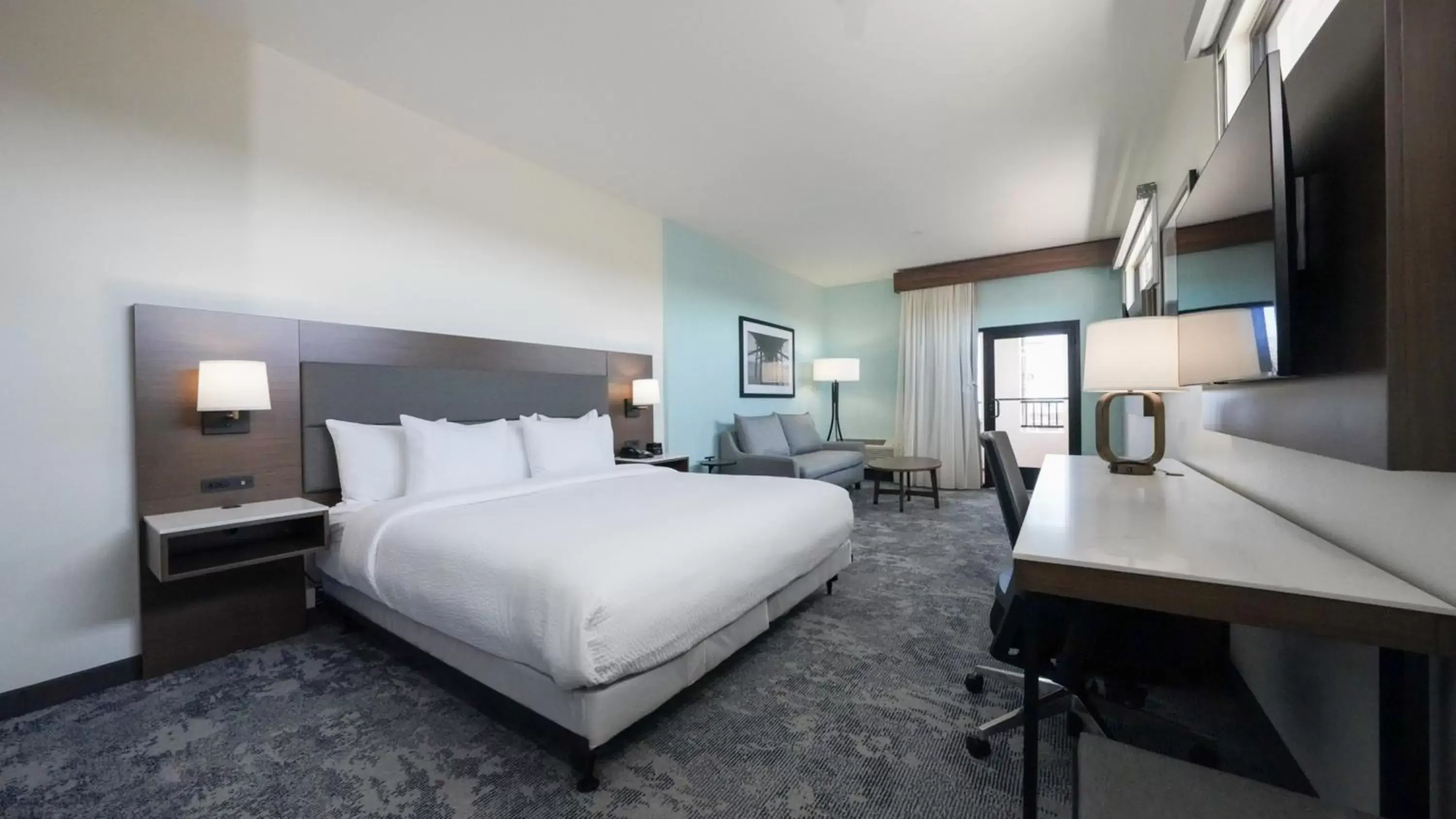 Bed in La Quinta Inn & Suites by Wyndham Santa Cruz