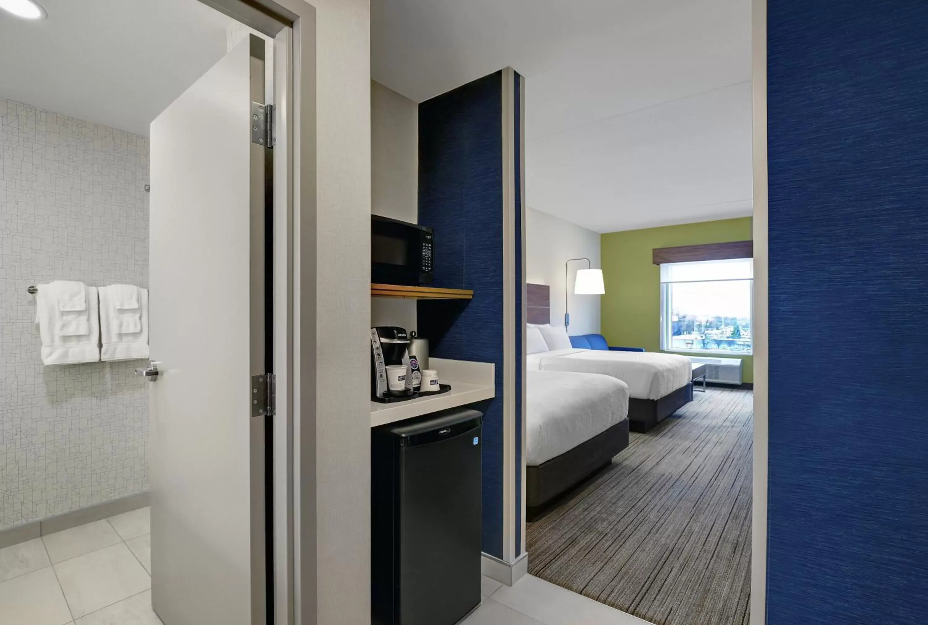 Suite with Two Queen Beds in Holiday Inn Express & Suites - Collingwood Suite with Two Queen Beds in Holiday Inn Express & Suites - Collingwood