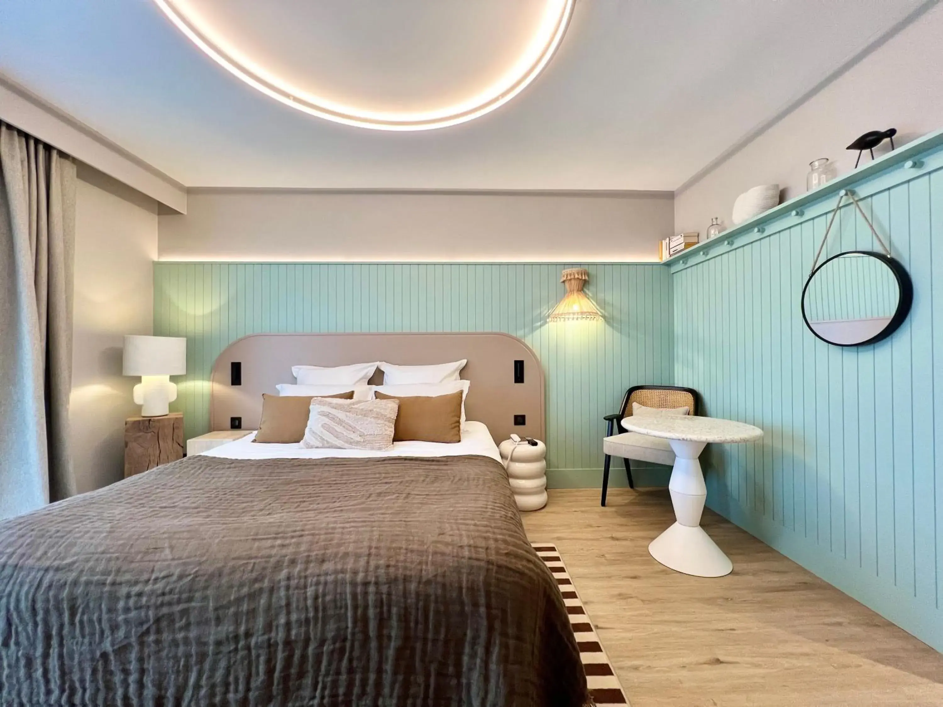 Bed in Emeria Dinard Hotel Thalasso & Spa