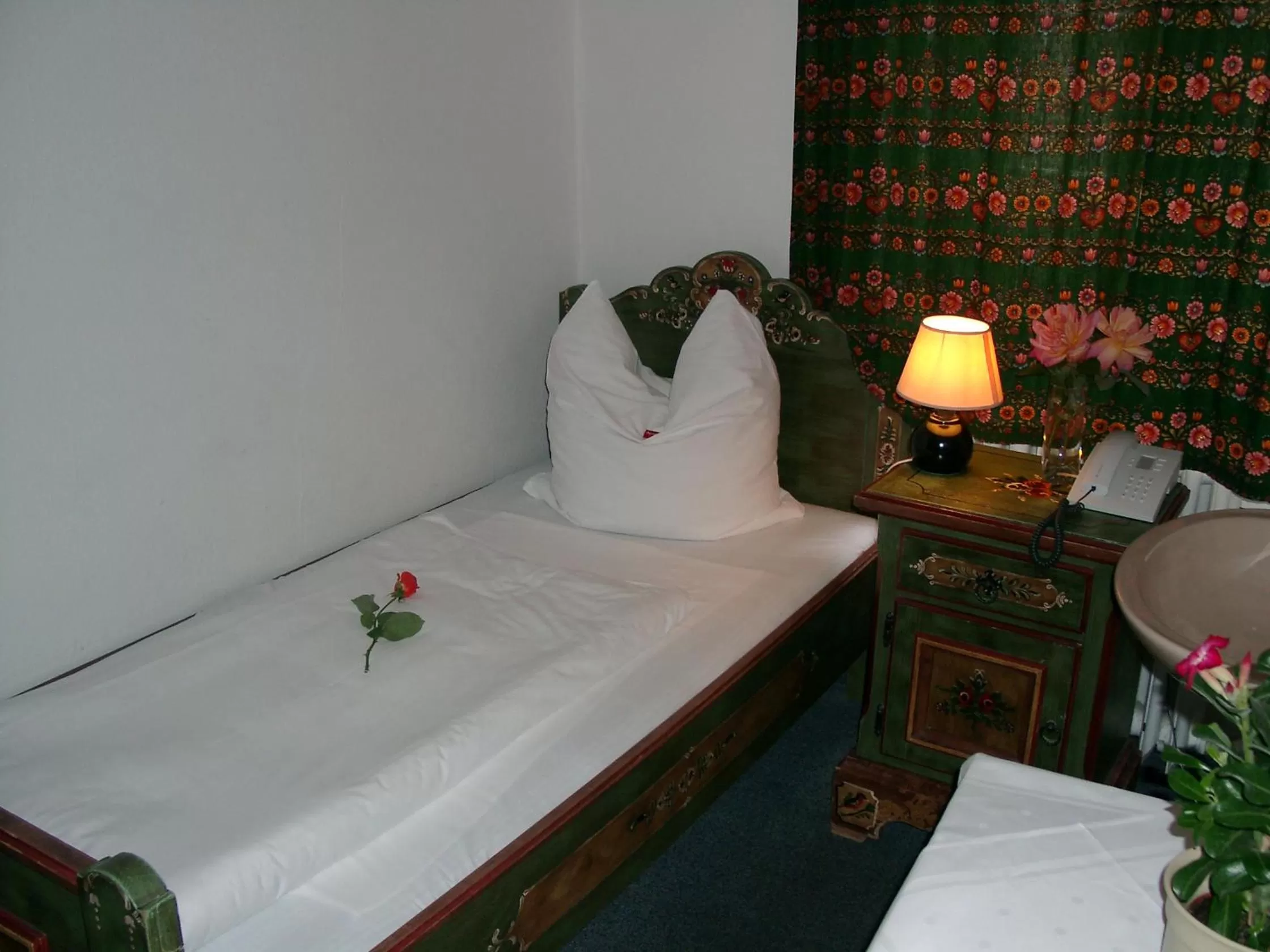 Photo of the whole room, Bed in Gasthaus Löwen