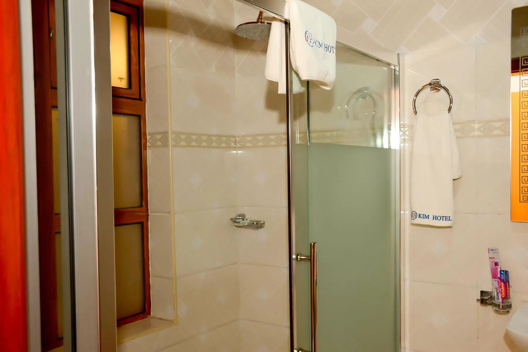 Shower in Kim Hotel
