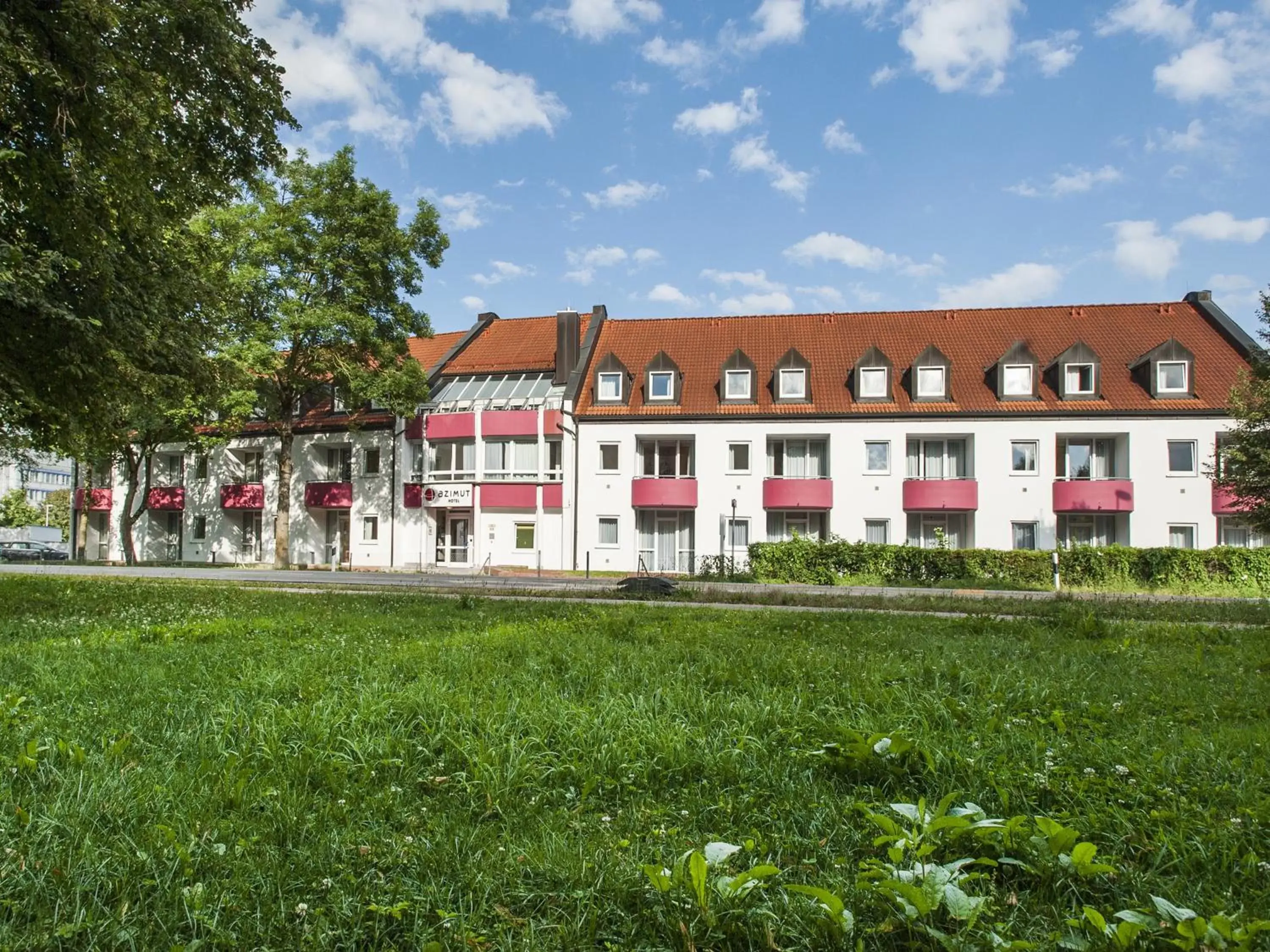 Facade/entrance, Property Building in AZIMUT Hotel Erding