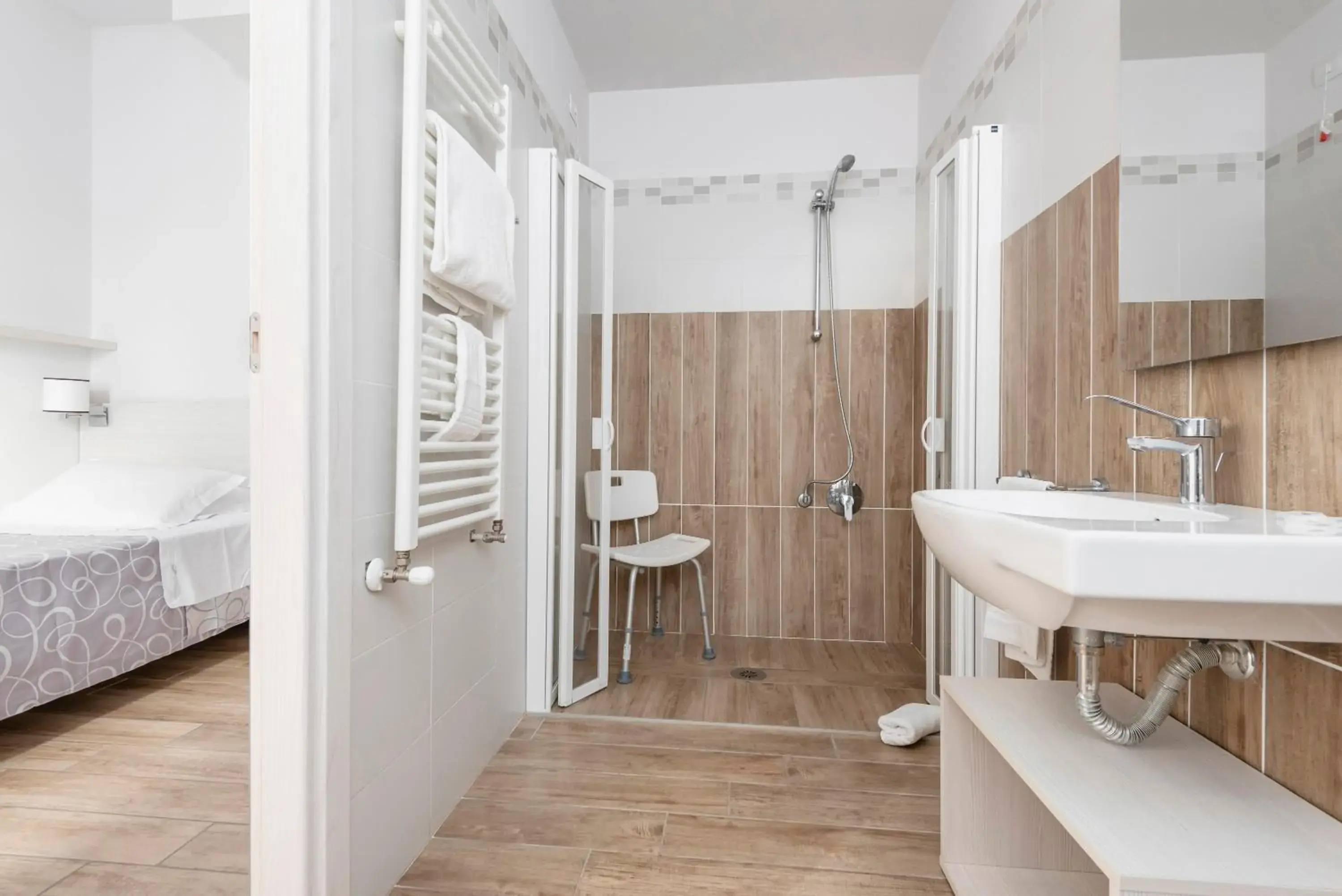 Photo of the whole room, Bathroom in Hotel La Pineta