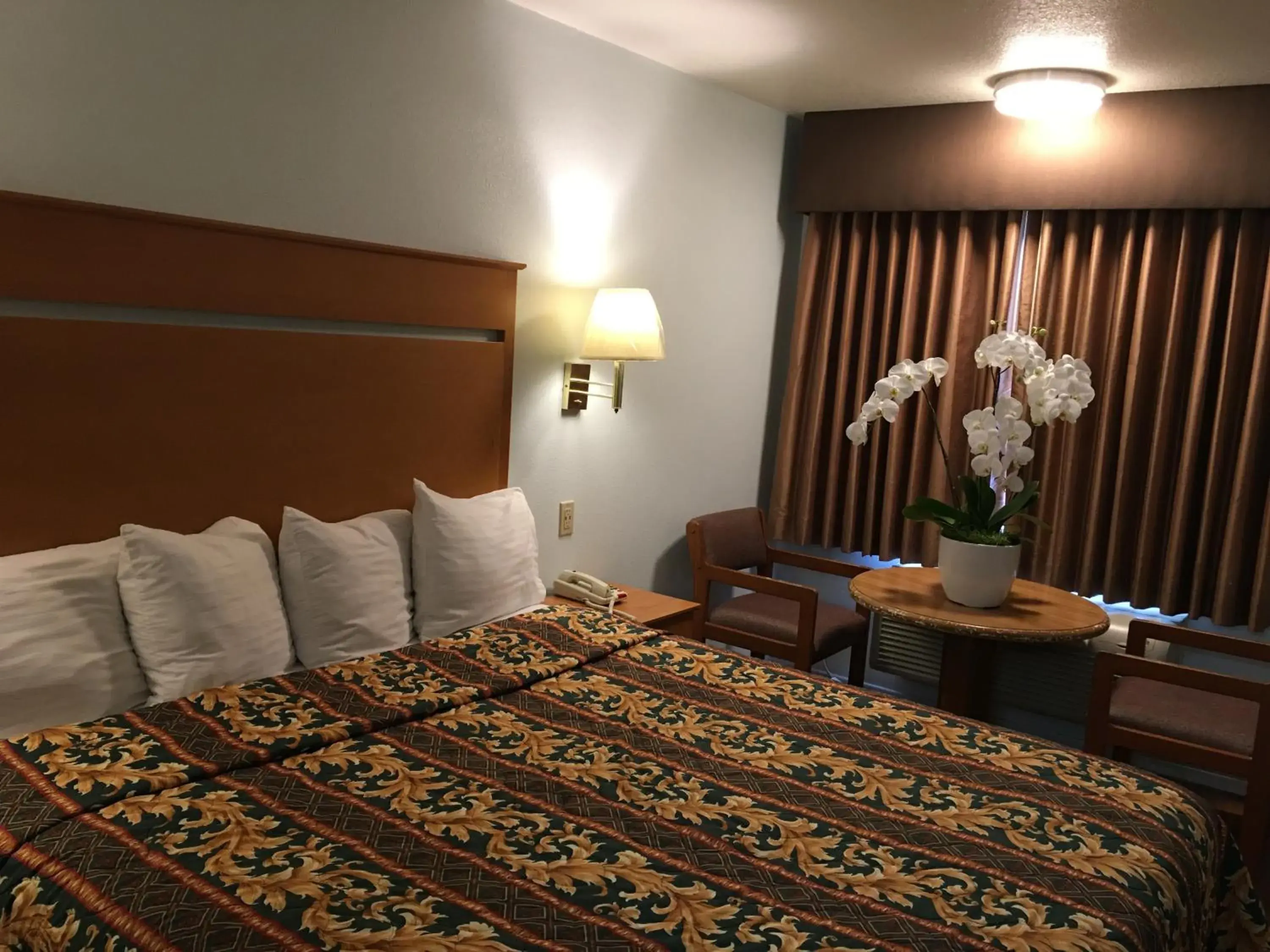 Photo of the whole room, Bed in OceanView Motel