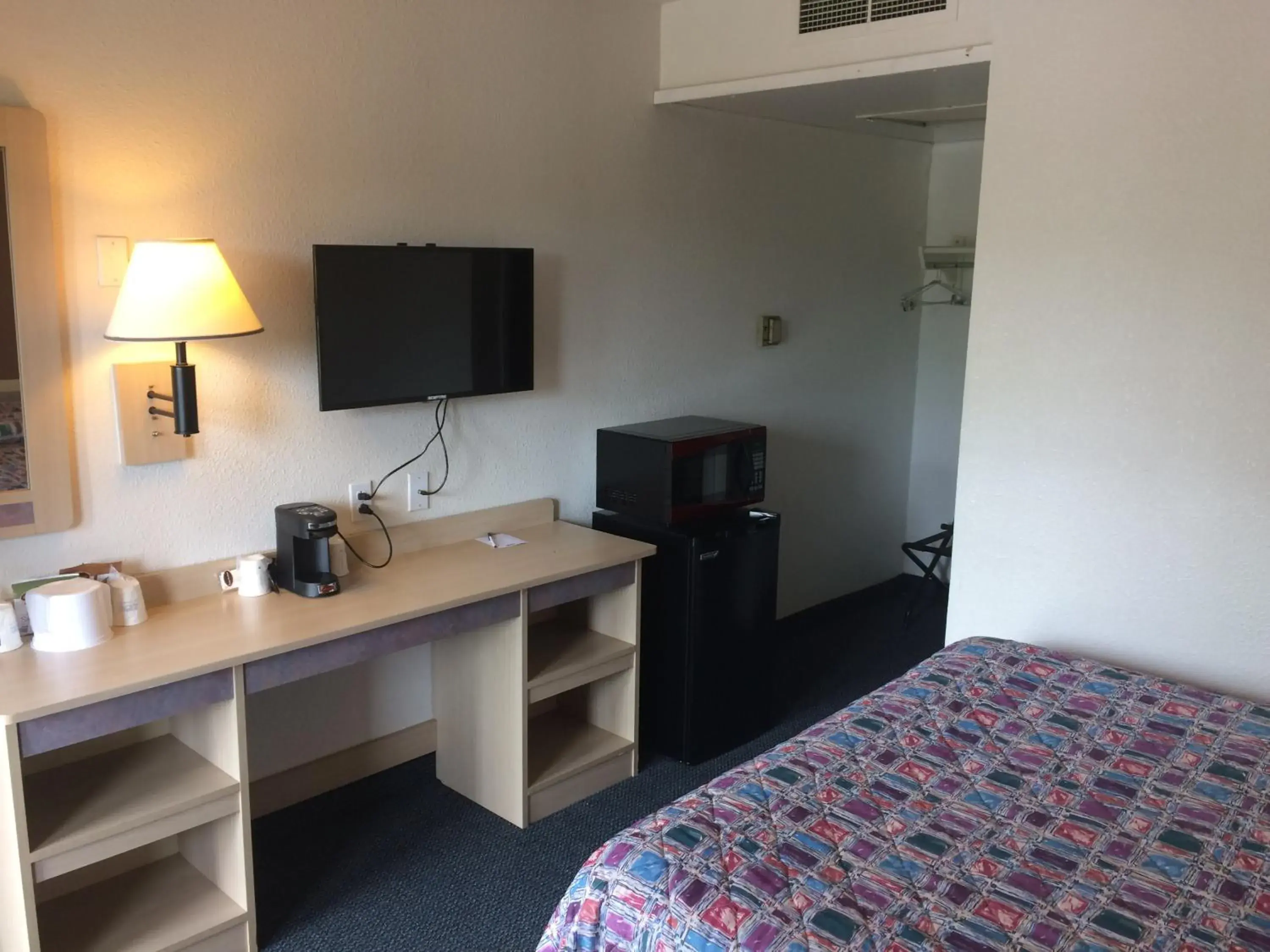 Bed in Travelodge by Wyndham Raton Bed in Travelodge by Wyndham Raton