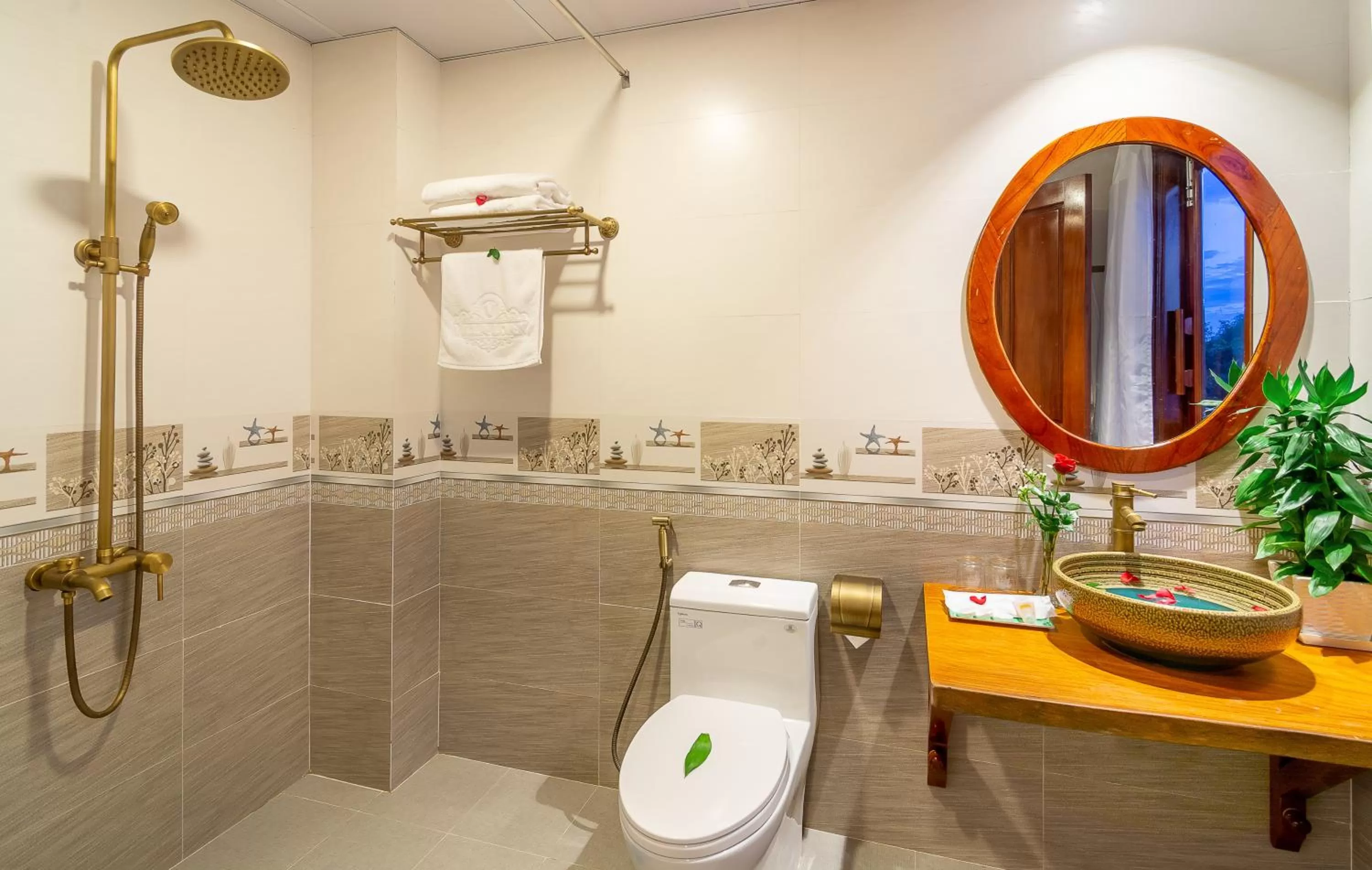 Shower in Villa Loan A HOI AN