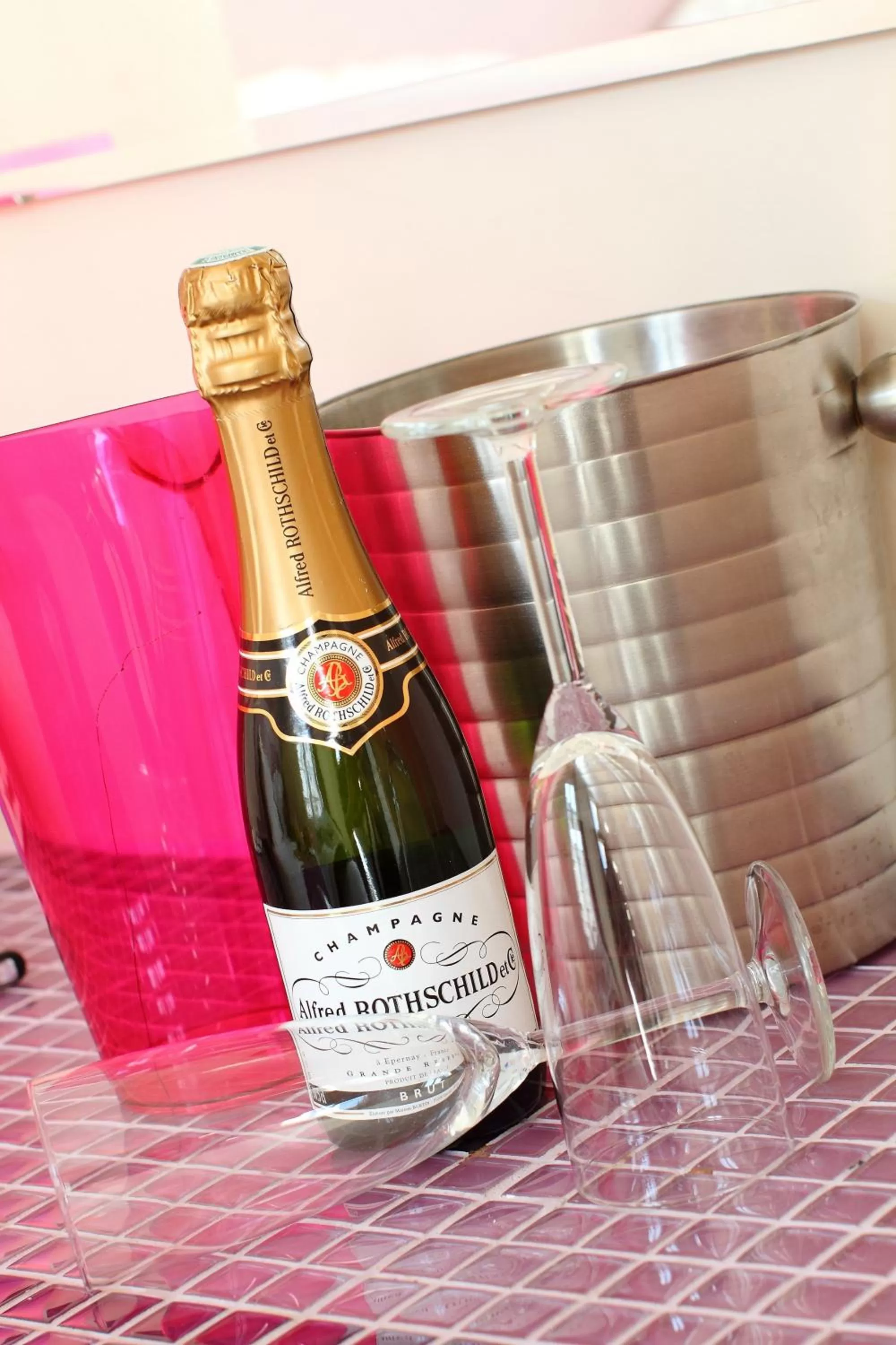 Alcoholic drinks in Pink Hotel