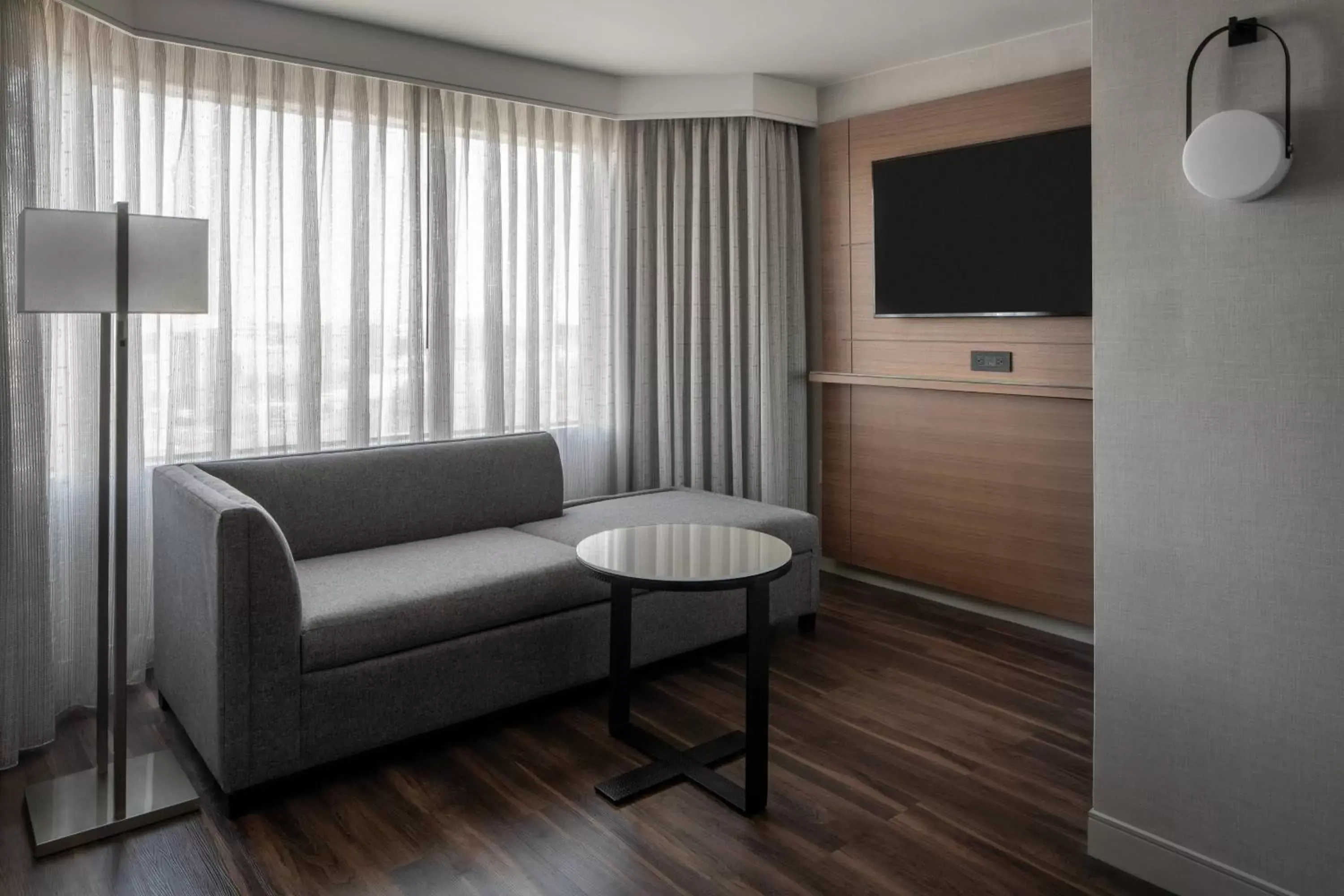 Photo of the whole room, Seating Area in Tysons Corner Marriott