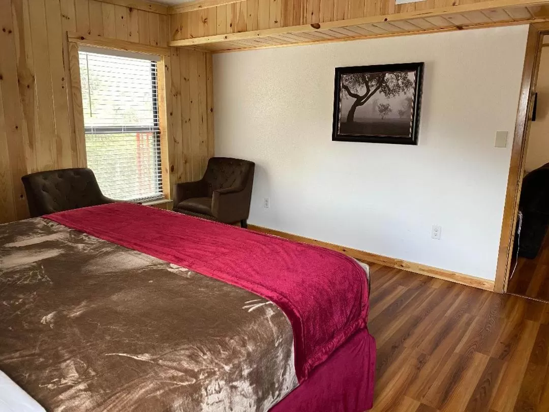 Bed in Zoders Inn and Suites