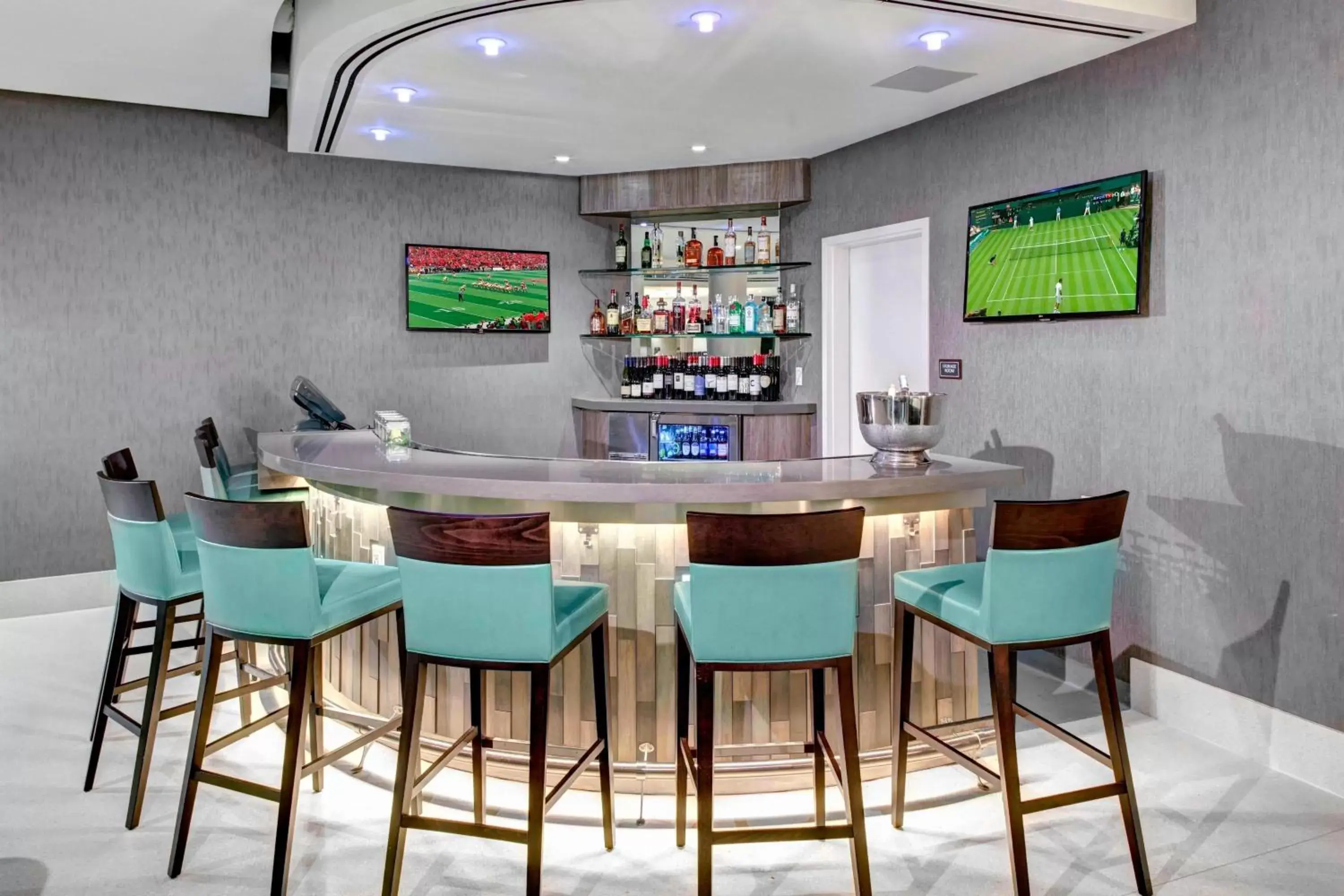 Restaurant/places to eat, Lounge/Bar in Residence Inn by Marriott Miami Beach Surfside