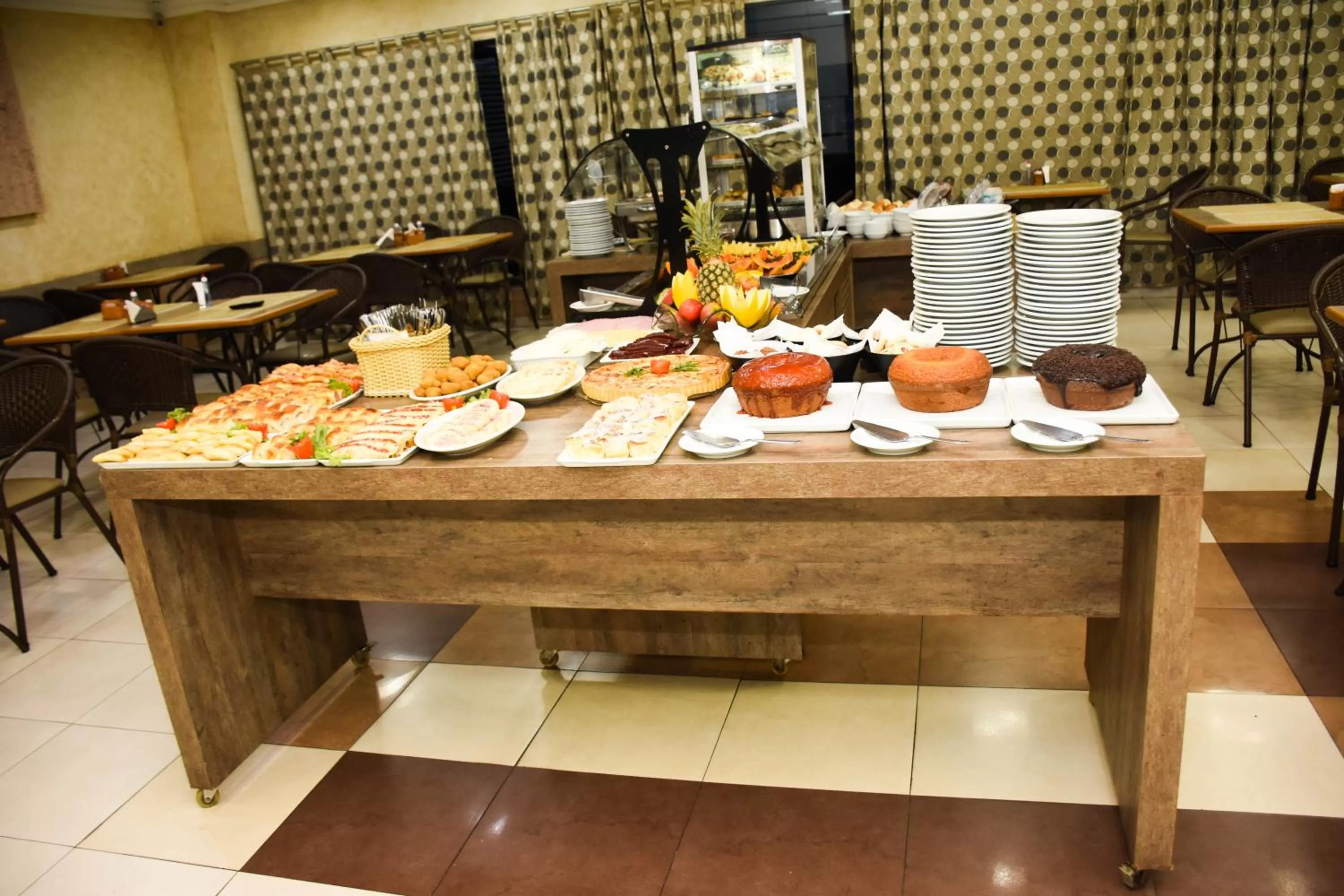 Food in Larison Executive - by Easy Hotéis