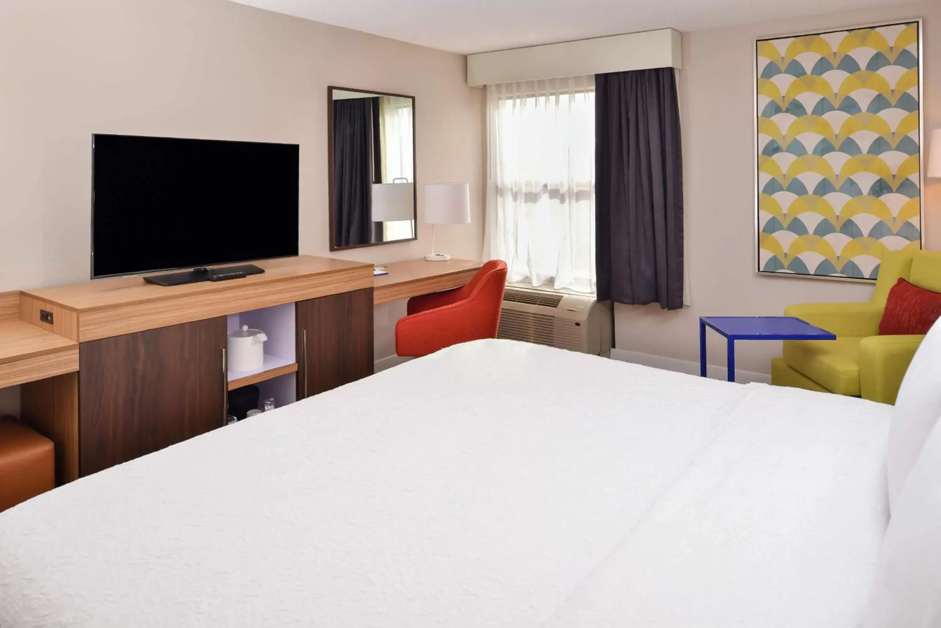 Bedroom, Bed in Hampton Inn By Hilton Greensboro-East