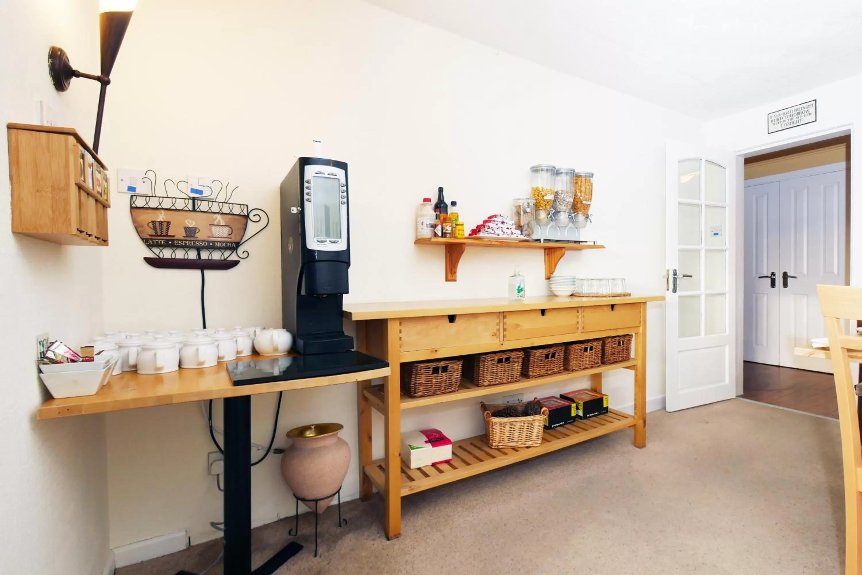 Restaurant/places to eat in Ardentorrie Guest House