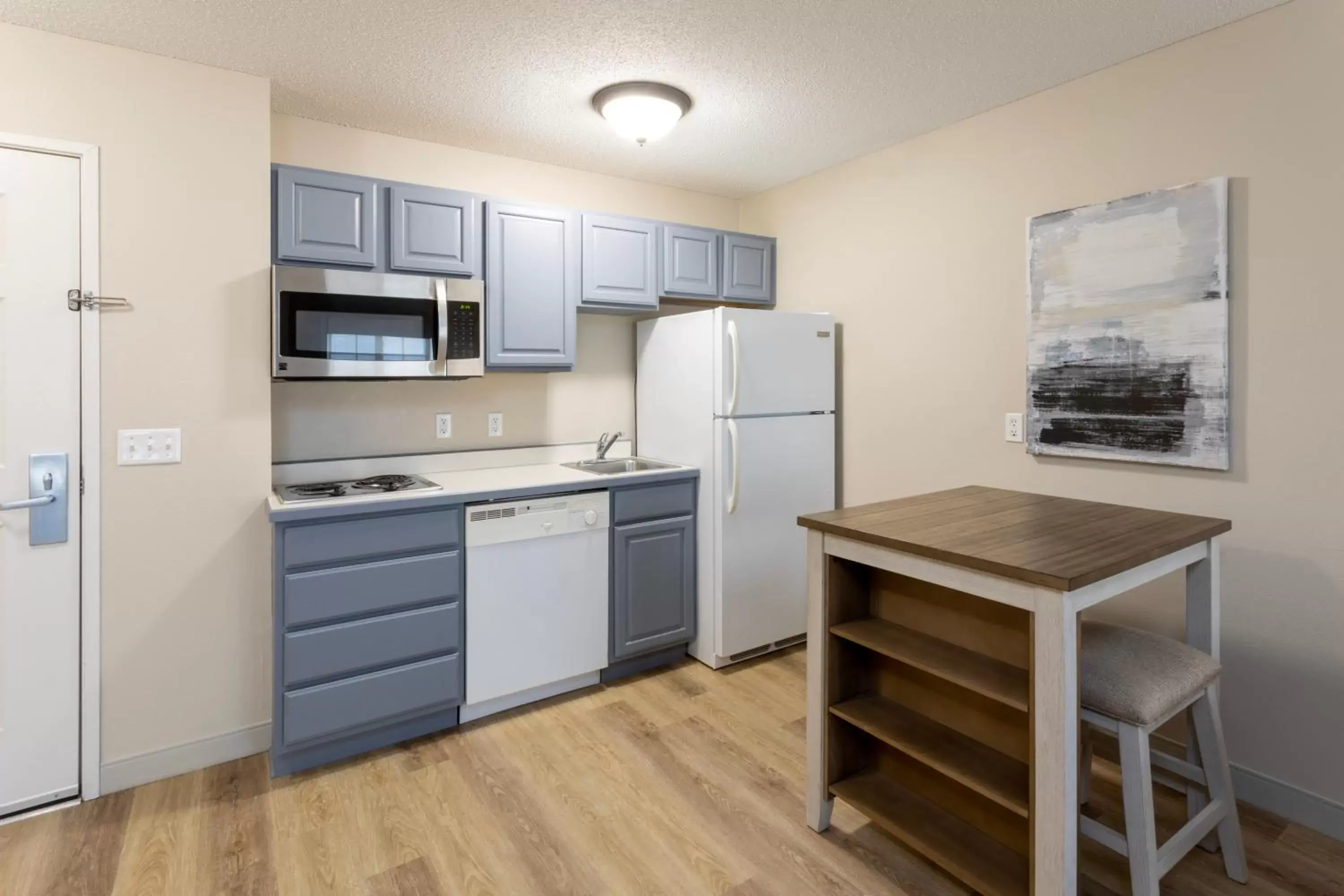 Kitchen/Kitchenette in Grandstay Apple Valley