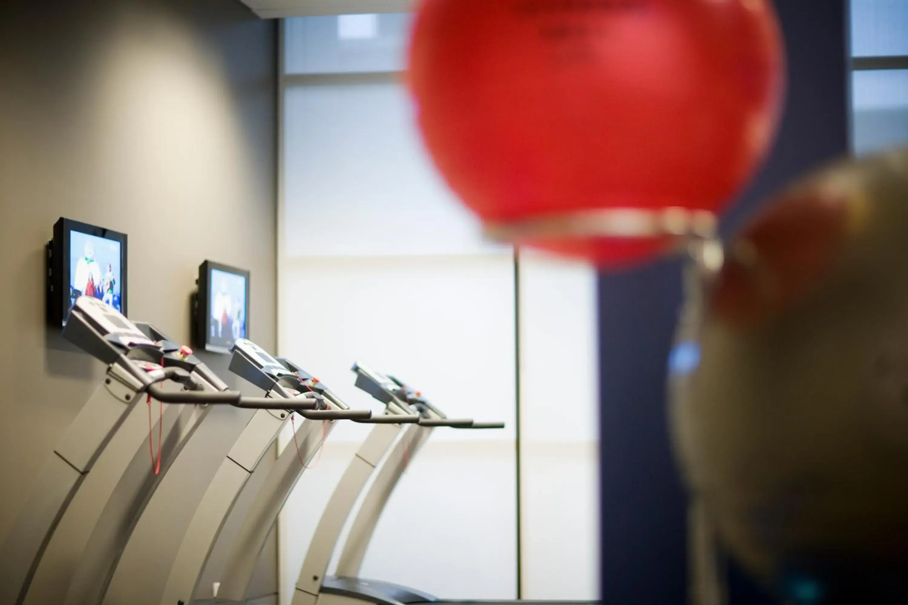 Fitness centre/facilities, TV/Entertainment Center in Fraser Suites Sydney