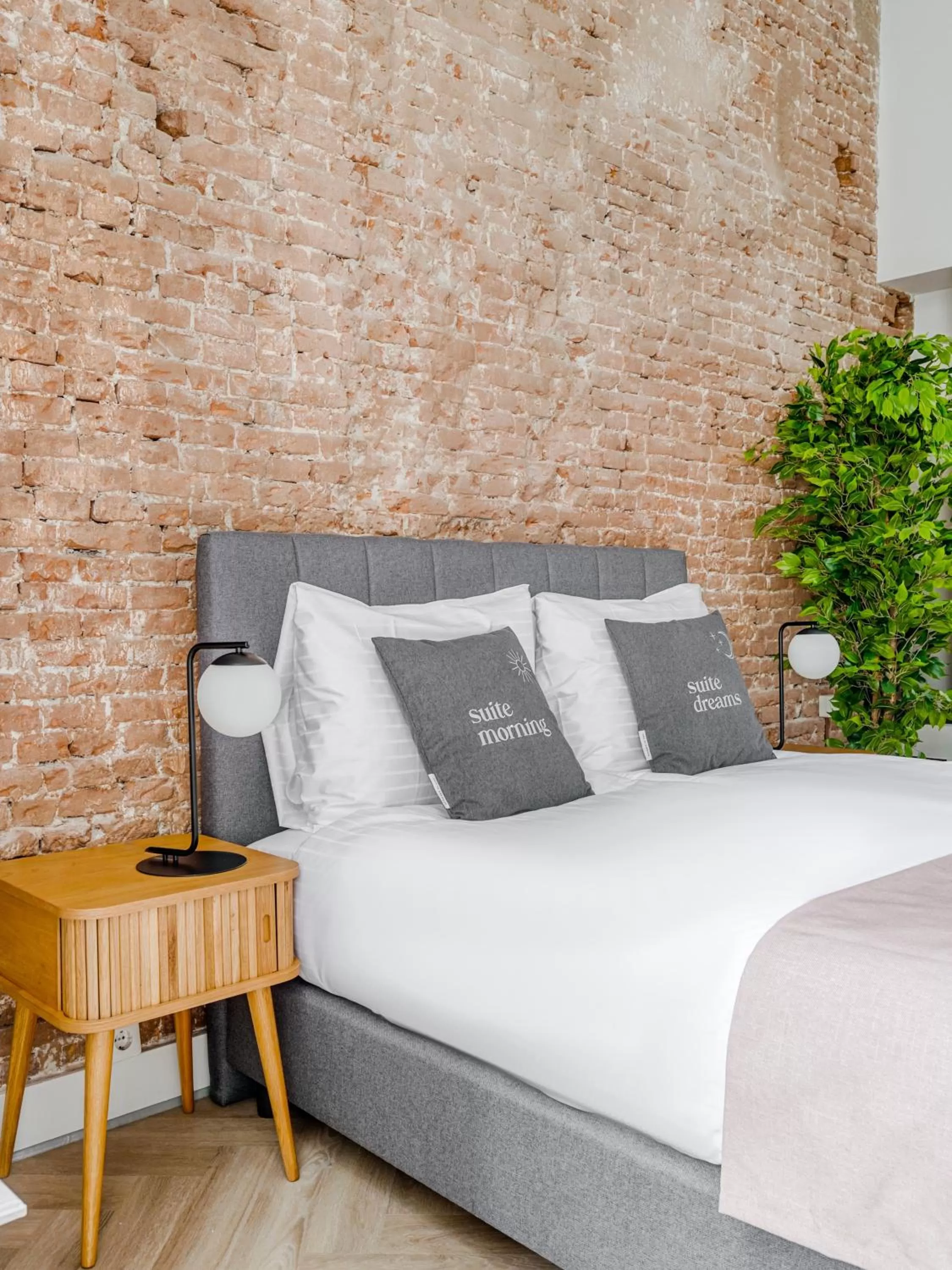 Bed in City Rooms Amsterdam Hemonystraat - Digital access