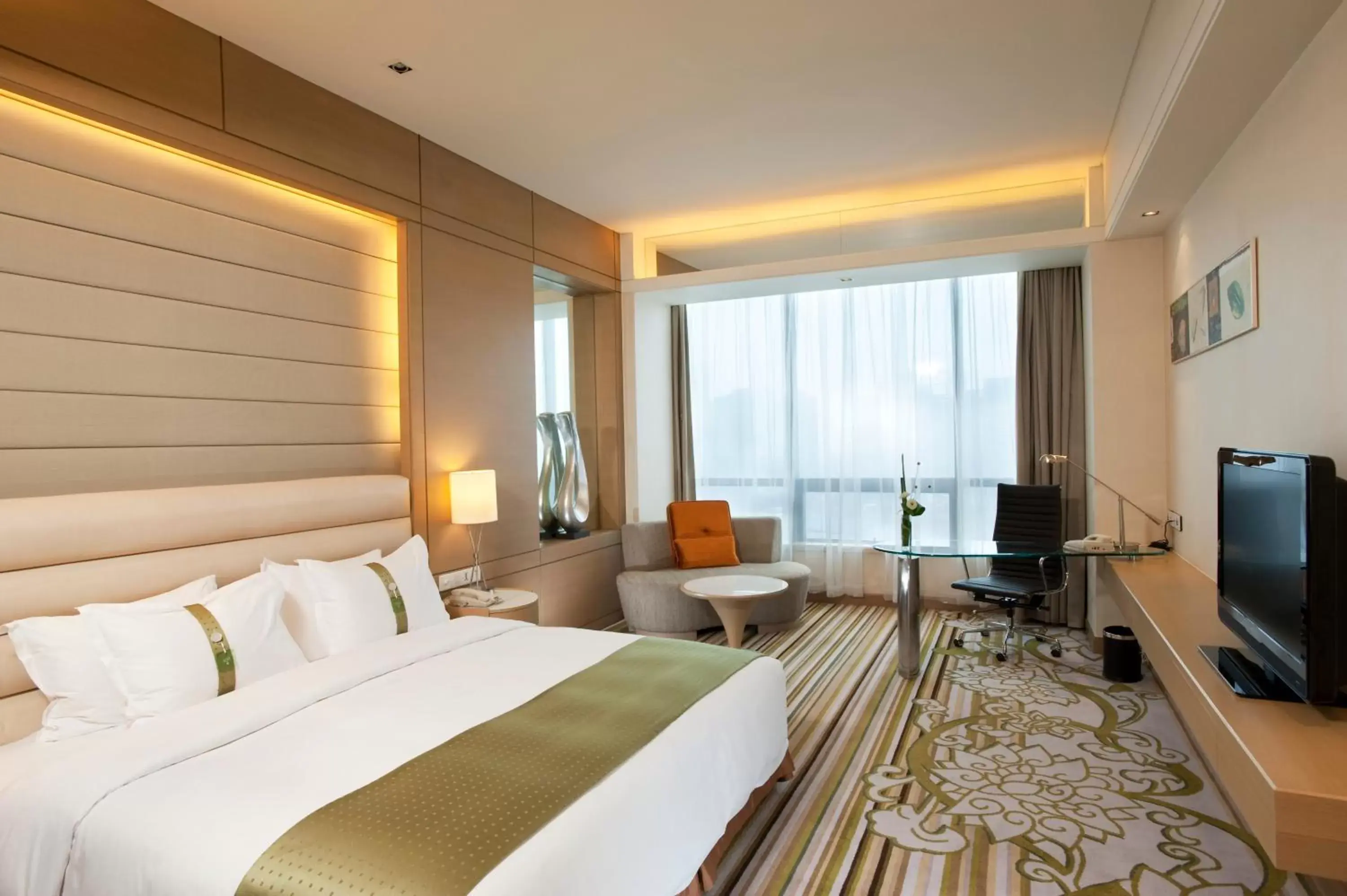 Photo of the whole room, Bed in Holiday Inn Tianjin Riverside by IHG Photo of the whole room, Bed in Holiday Inn Tianjin Riverside by IHG