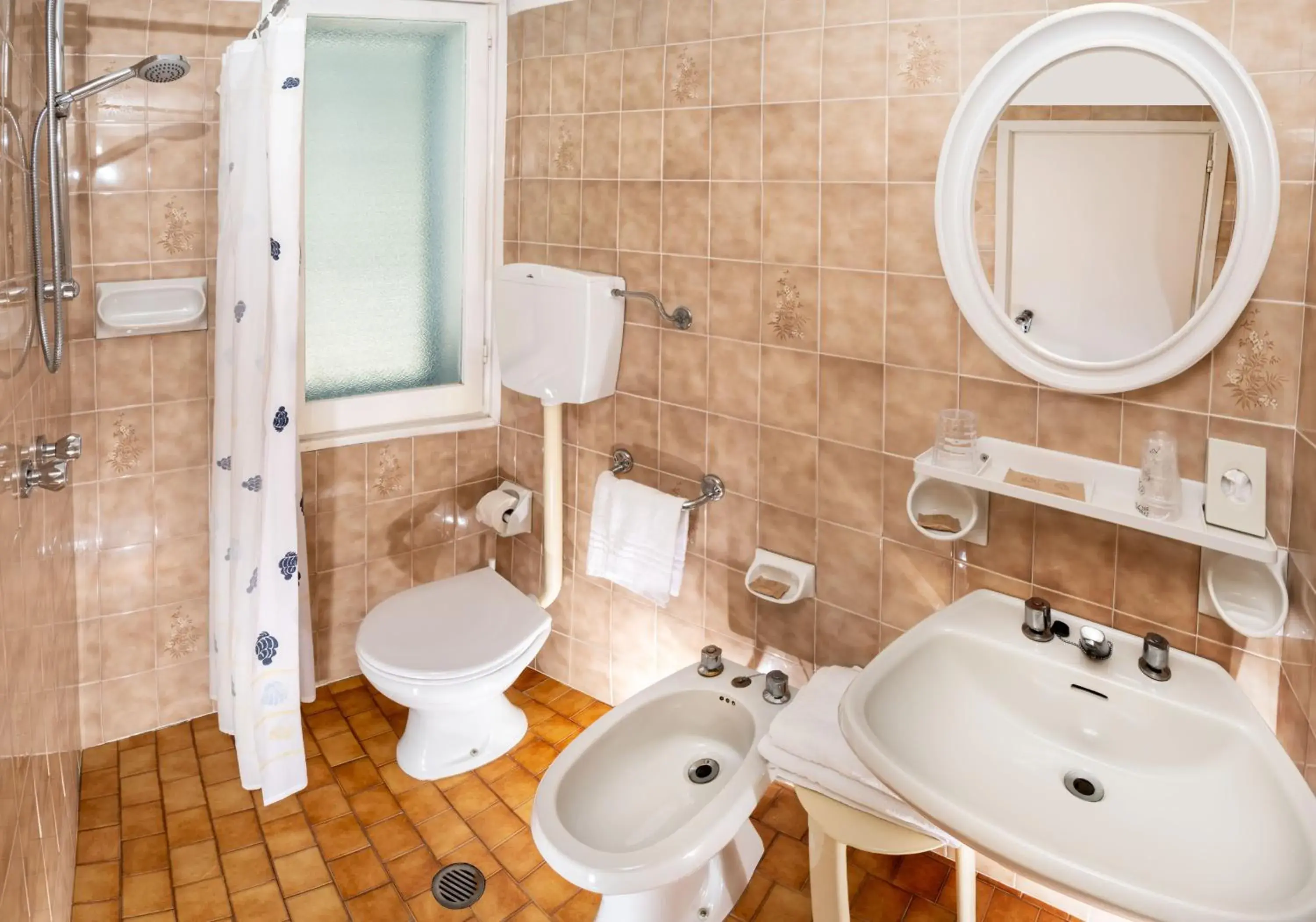 Bathroom in Hotel Odeon