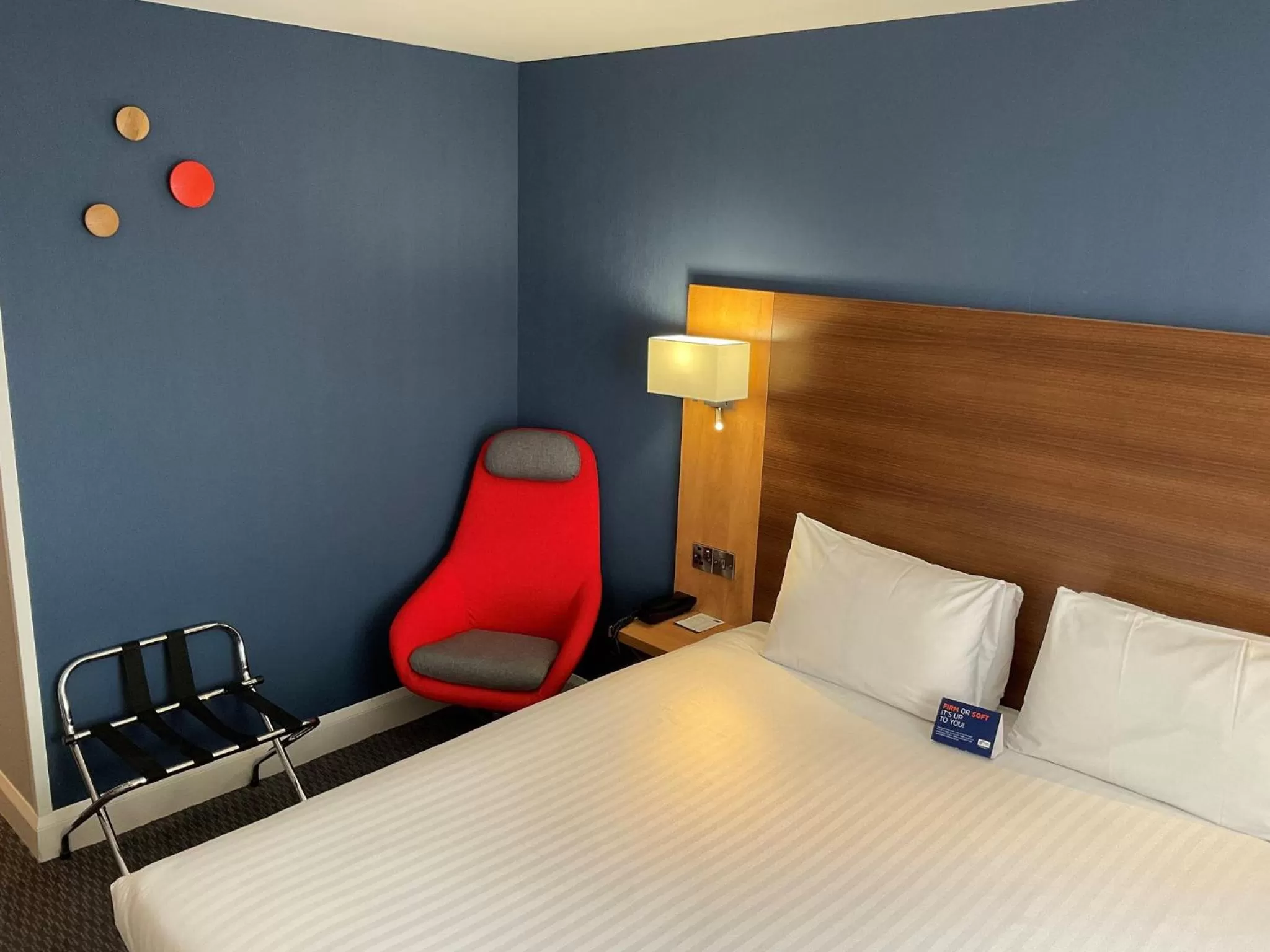 Photo of the whole room, Bed in Holiday Inn Express Nuneaton by IHG