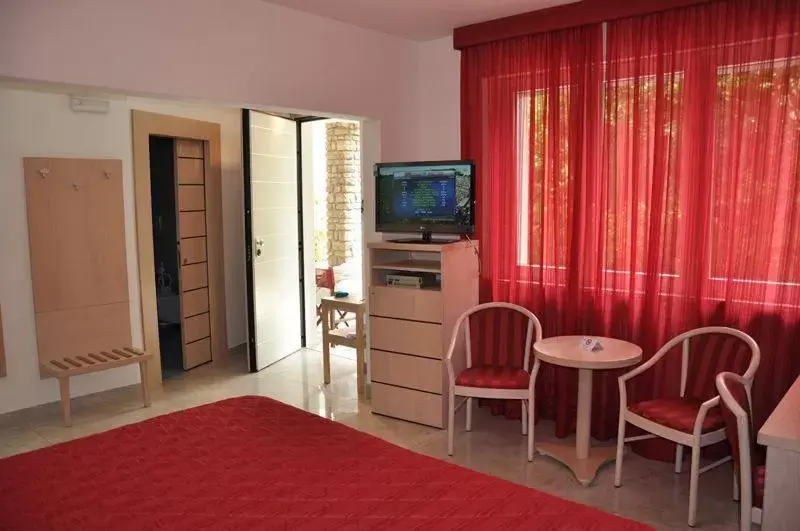 Superior Deluxe Double or Twin Room in Hotel Bristol Superior Deluxe Double or Twin Room in Hotel Bristol