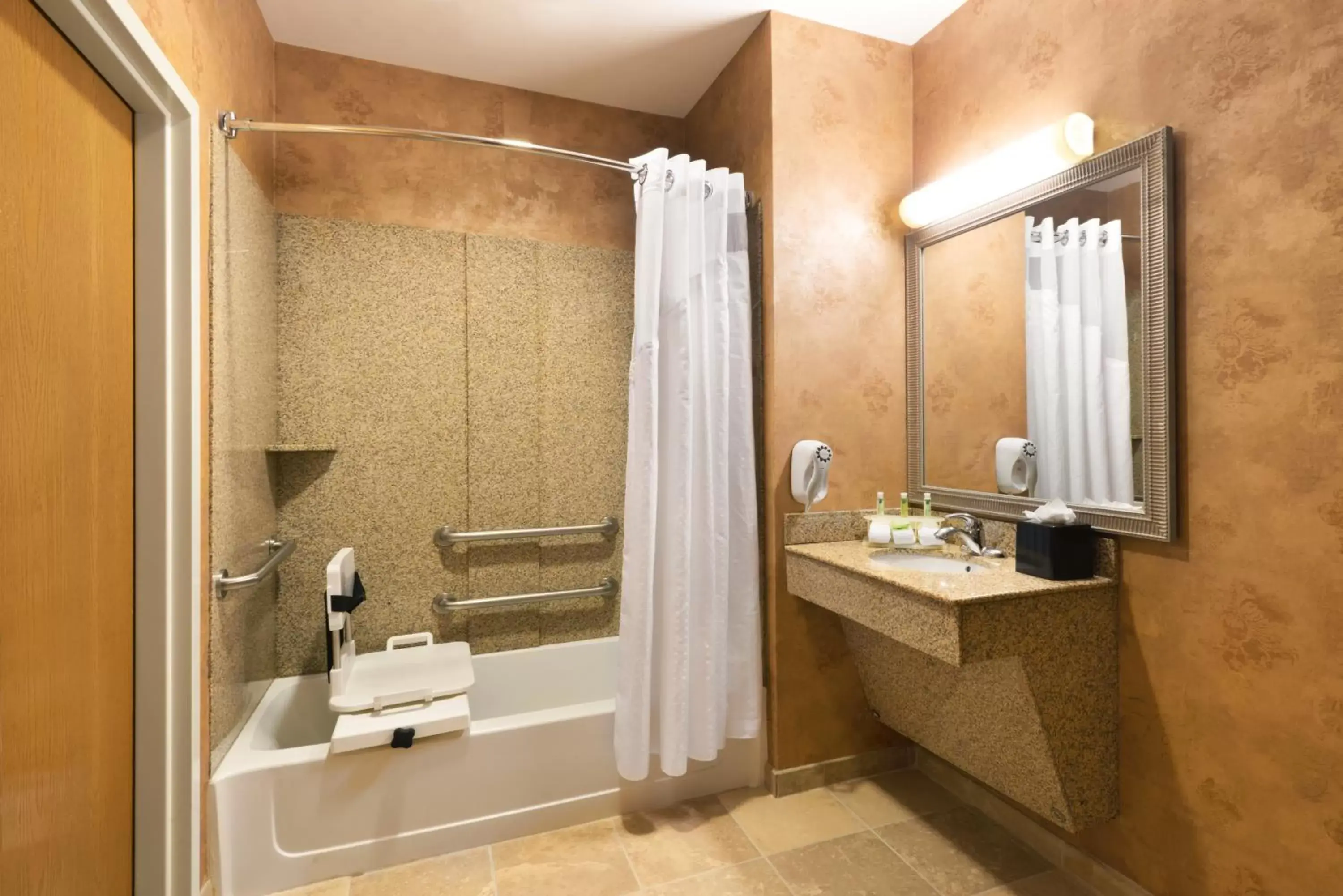 Suite - Disability Access with Bath Tub/Non-Smoking in Holiday Inn Express Suites Little Rock West, an IHG Hotel Suite - Disability Access with Bath Tub/Non-Smoking in Holiday Inn Express Suites Little Rock West, an IHG Hotel