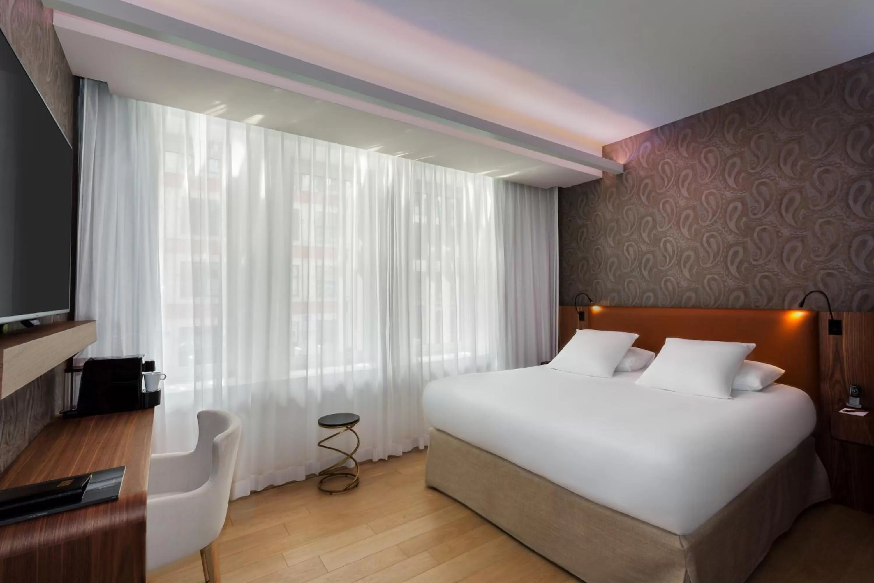 Photo of the whole room, Bed in Hotel L'Arbre Voyageur - LILLE