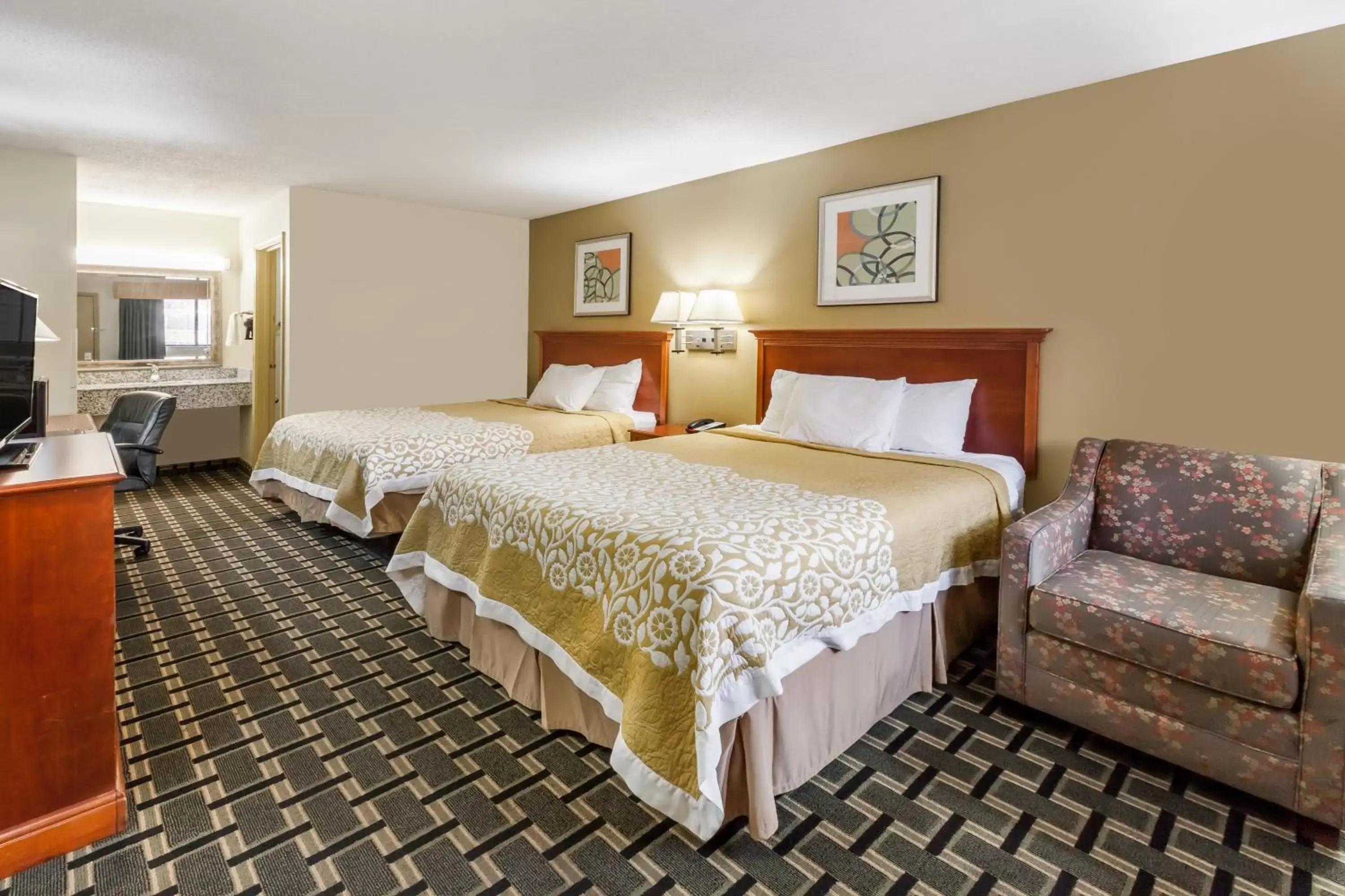 Bed in Days Inn by Wyndham Kent - Akron