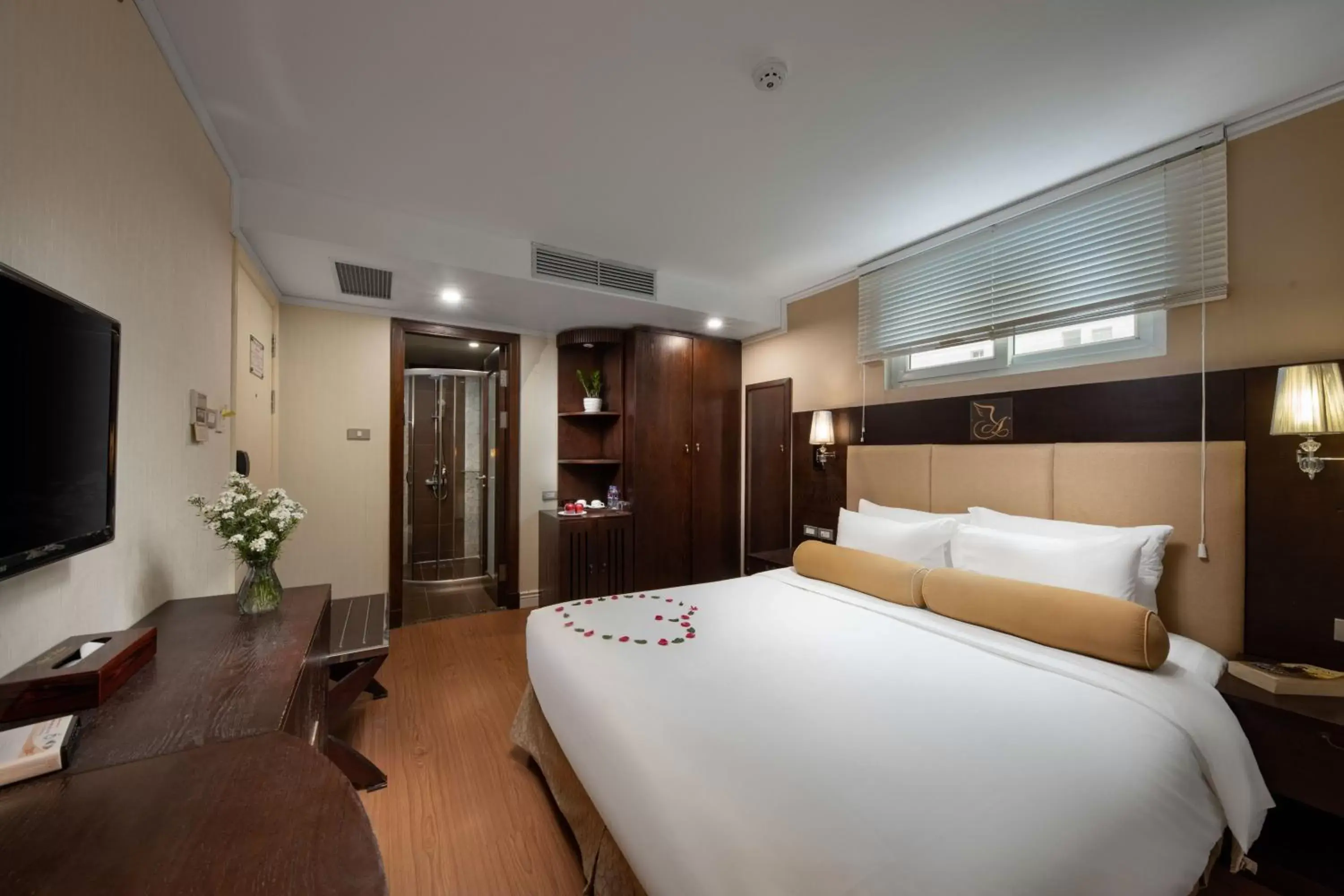Bed in Le Beryl Hanoi Hotel