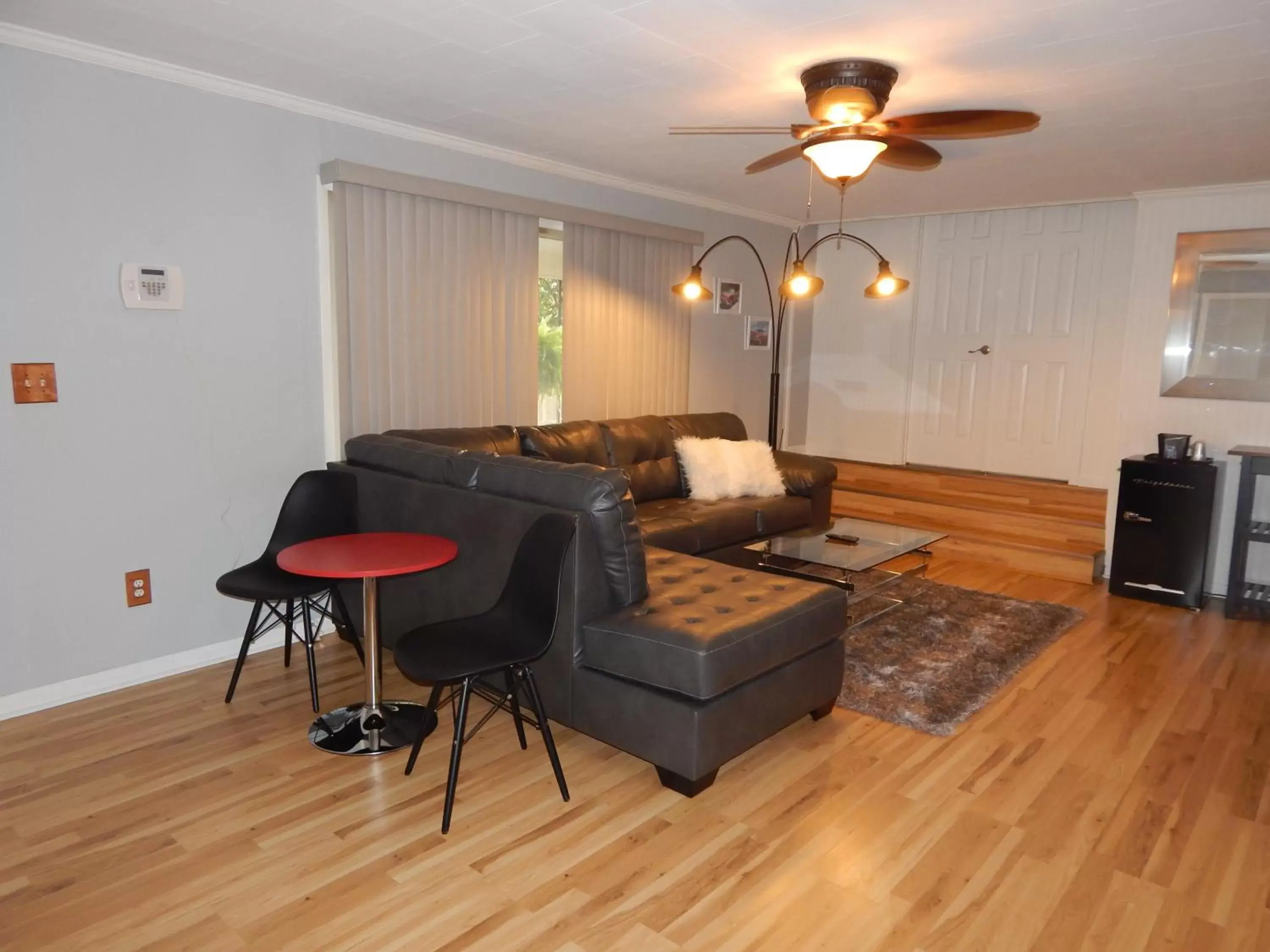 Living room, Seating Area in Sunset Motel